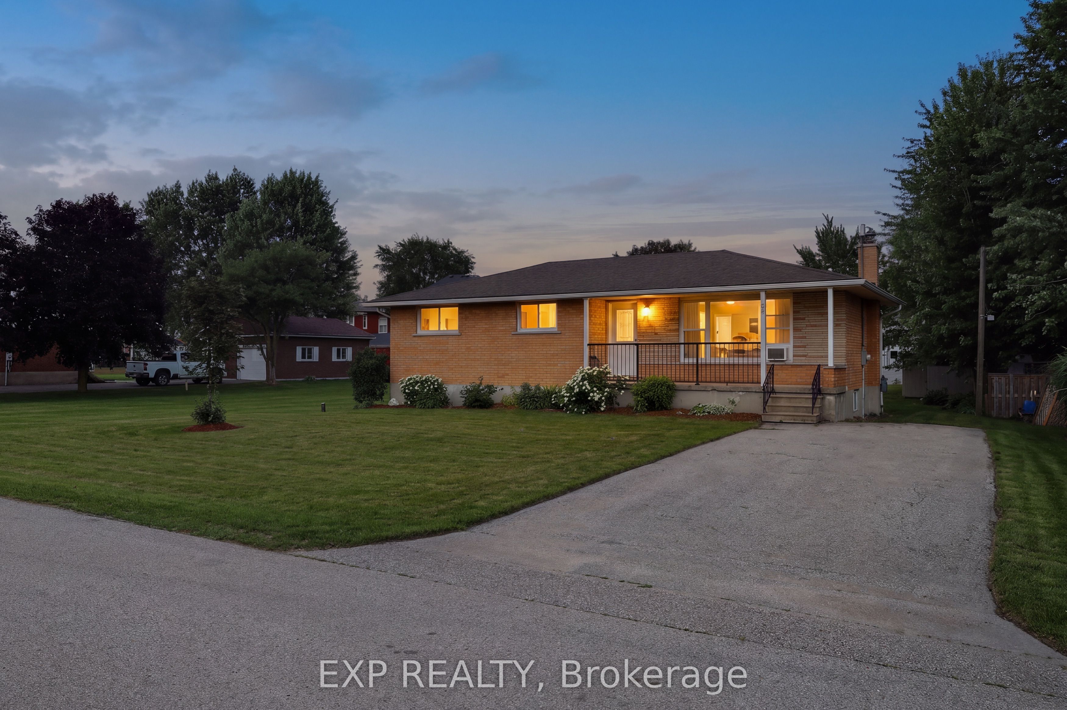 261 King Street, North Perth, ON N0G 1B0