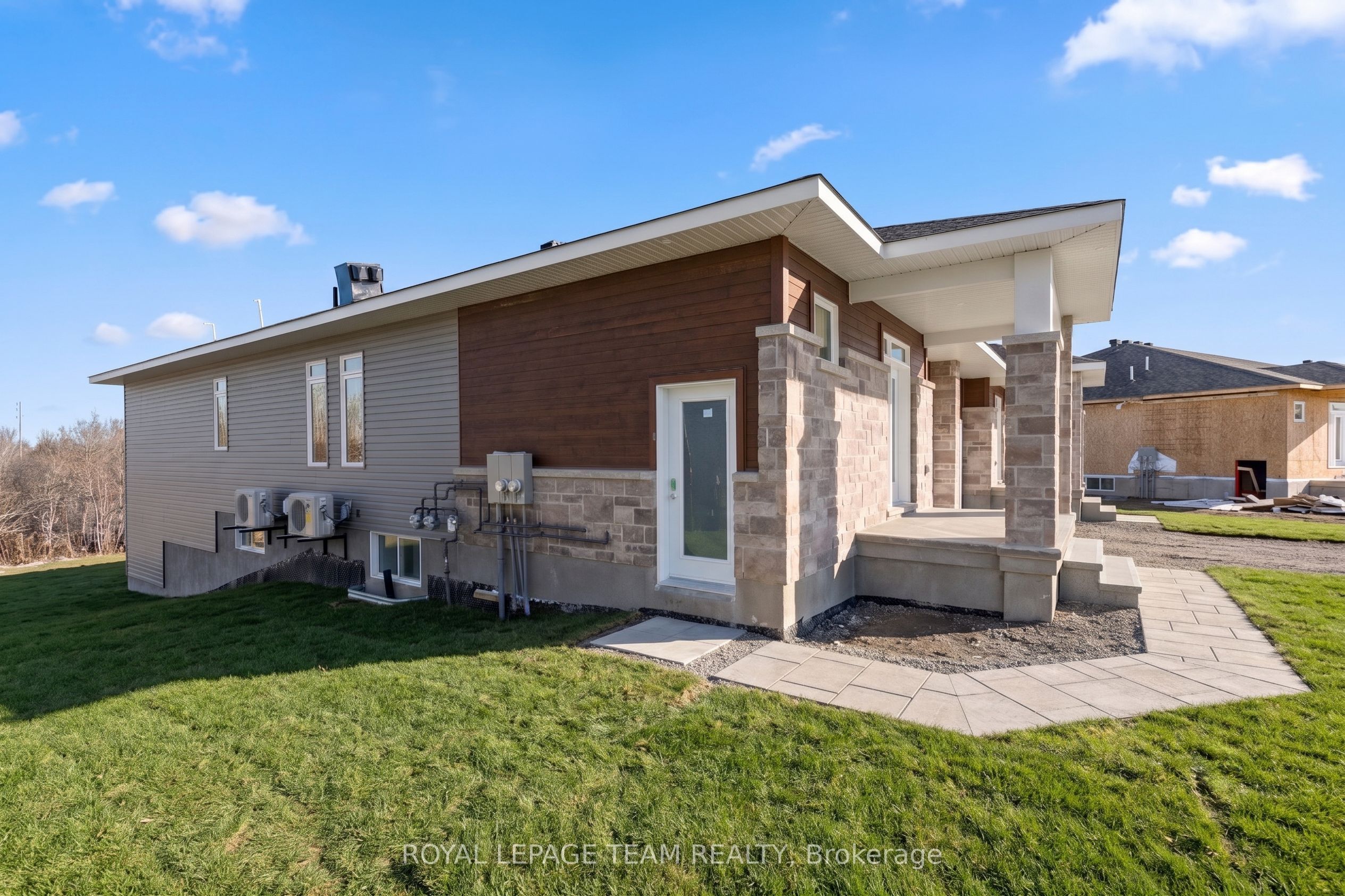 1120 Moore Street 1, Brockville, ON K6V 0H2 photo 2