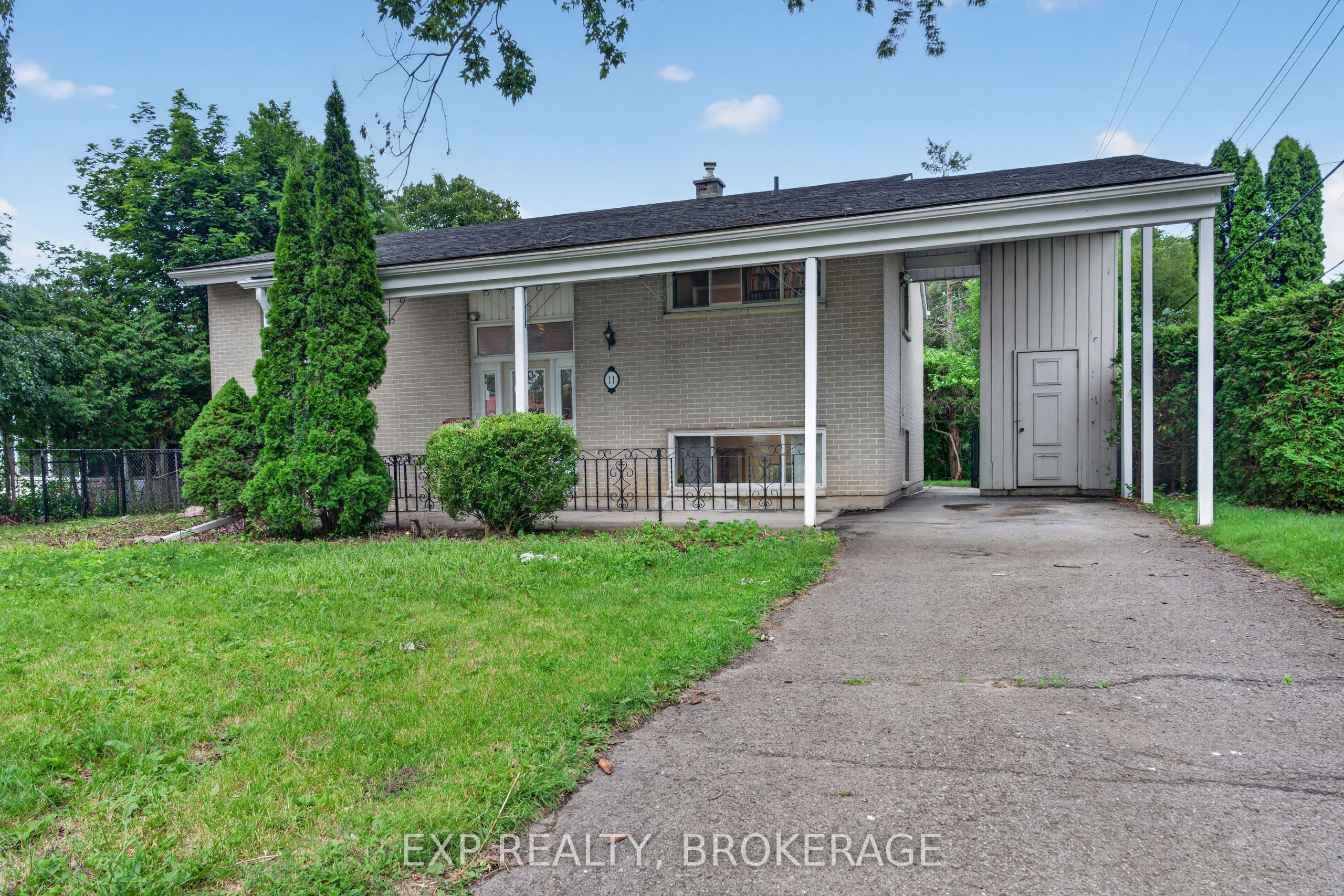 11 PEMBER Place, Kingston, ON K7M 2P8 photo 2