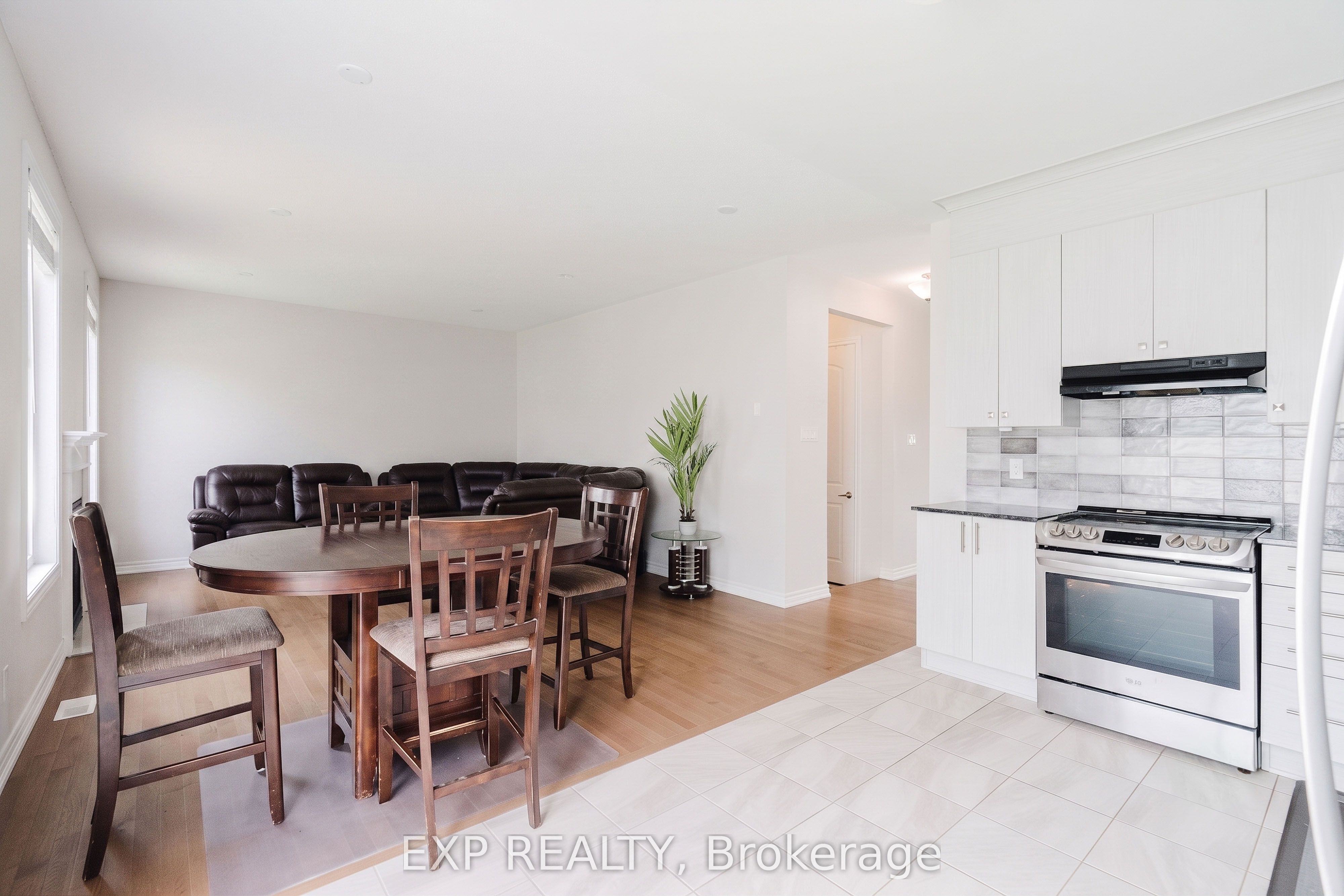 30 Coppermine Street, Barrhaven, ON K2J 6P6 photo 4