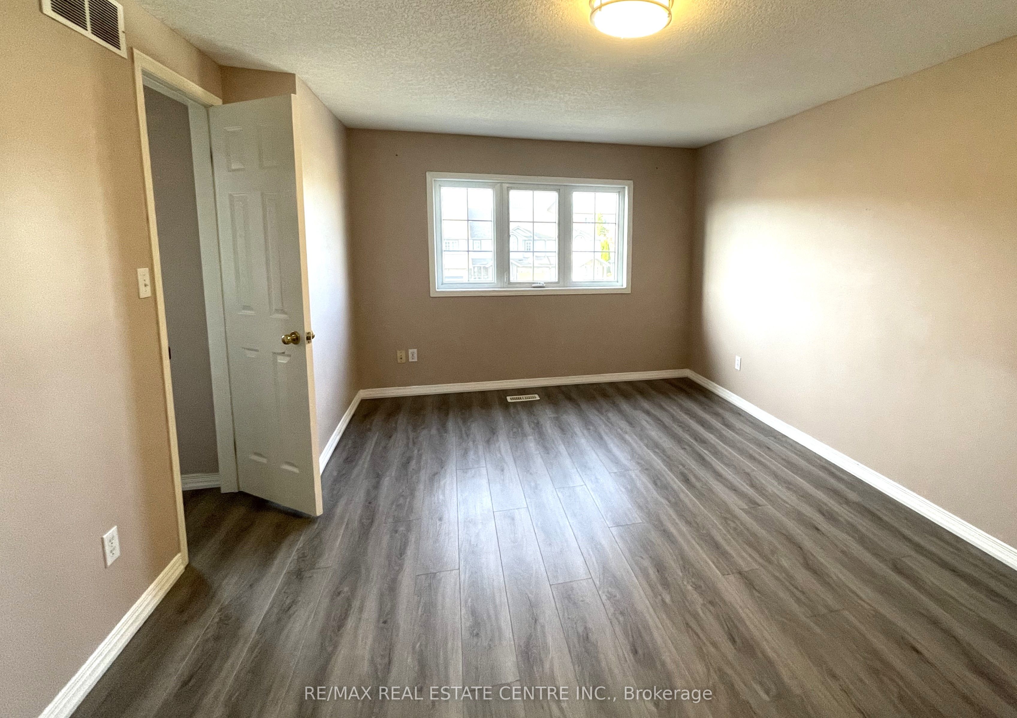 300 Activa Avenue, Waterloo, ON N2E 3V1 photo 5