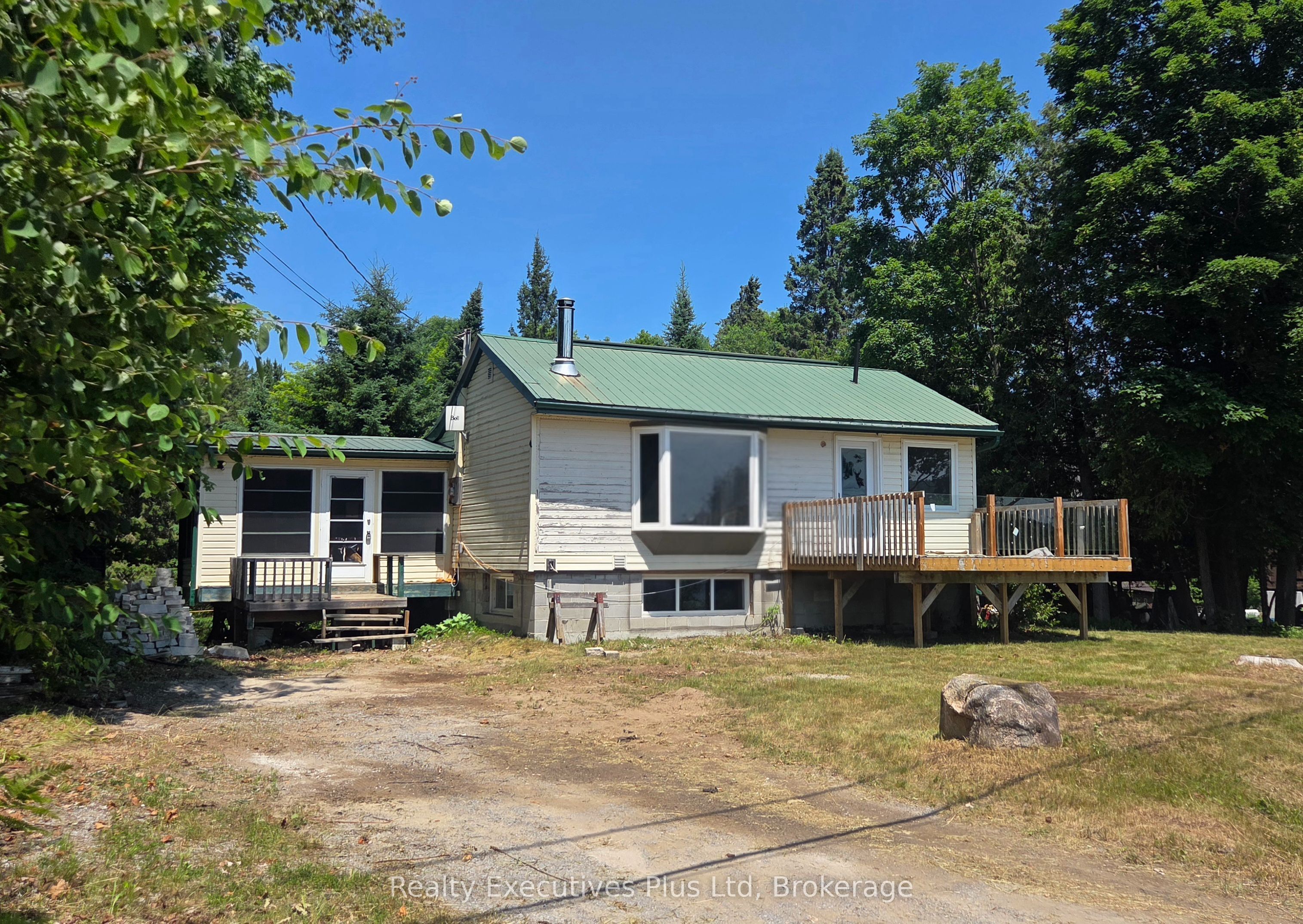 2011 North Shore Road, Algonquin Highlands, ON K0M 1J1 photo 2