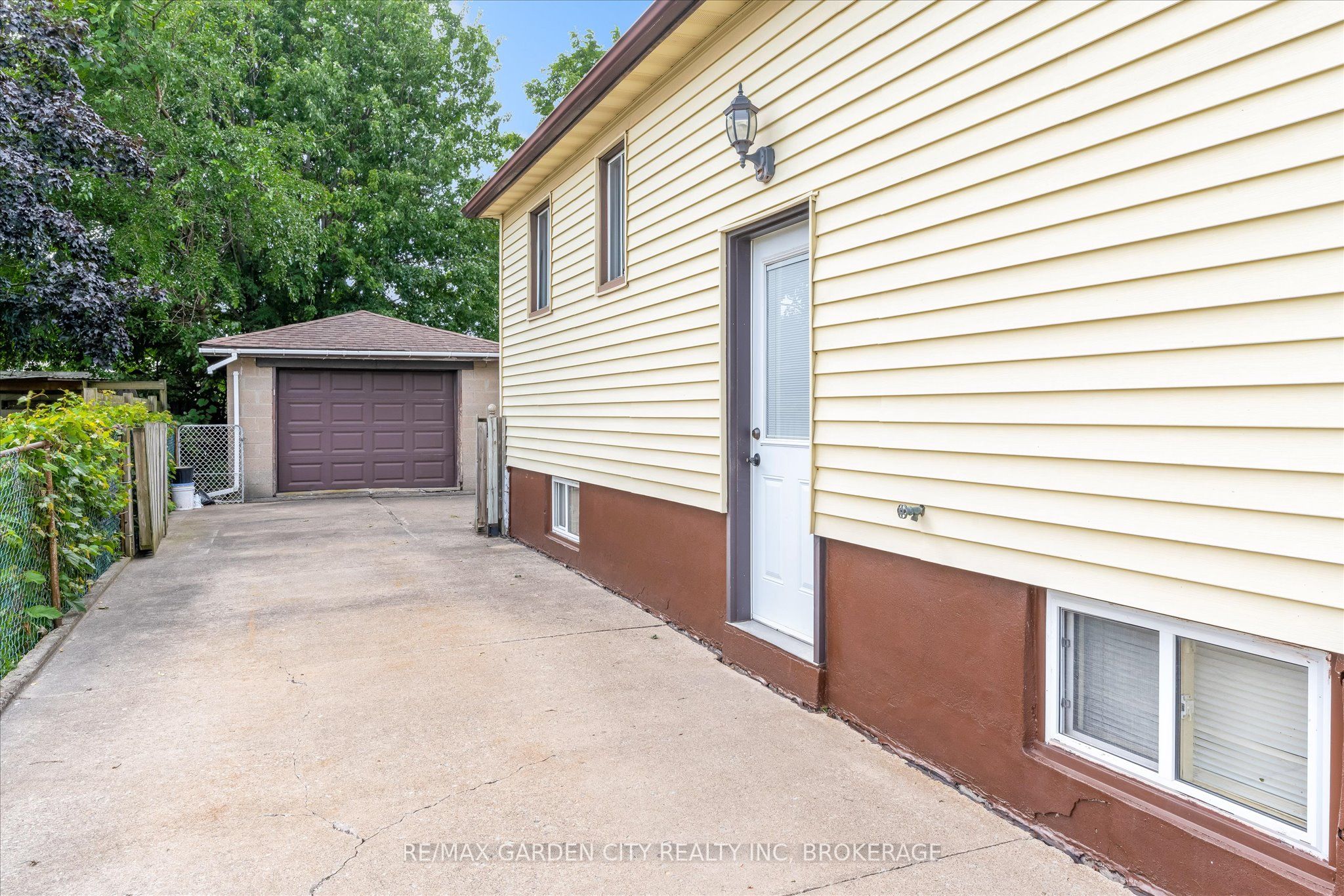 165 Pine Street S, Thorold, ON L2V 3M5 photo 3