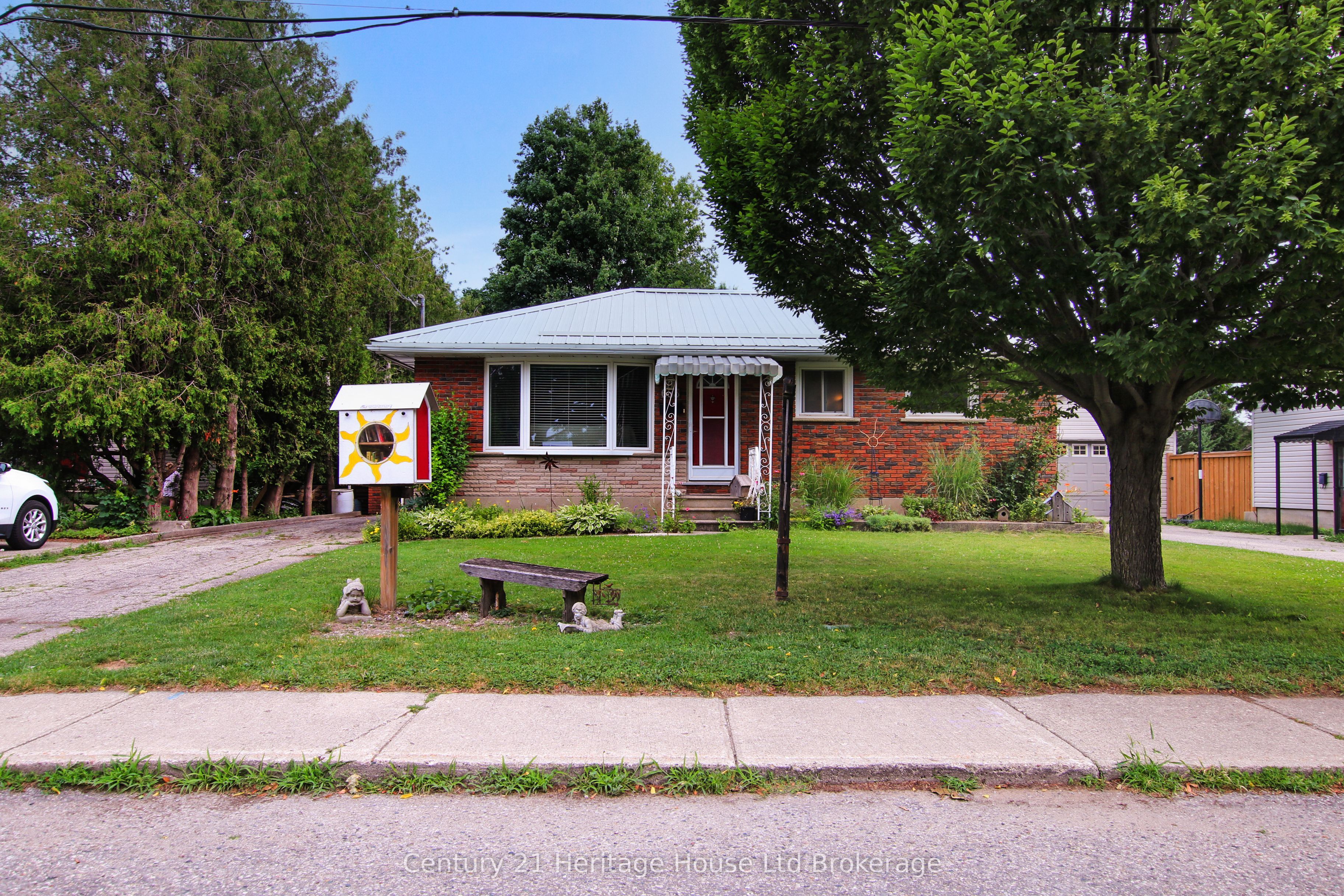 683 College Avenue, Woodstock, ON N4S 2C6 photo 2