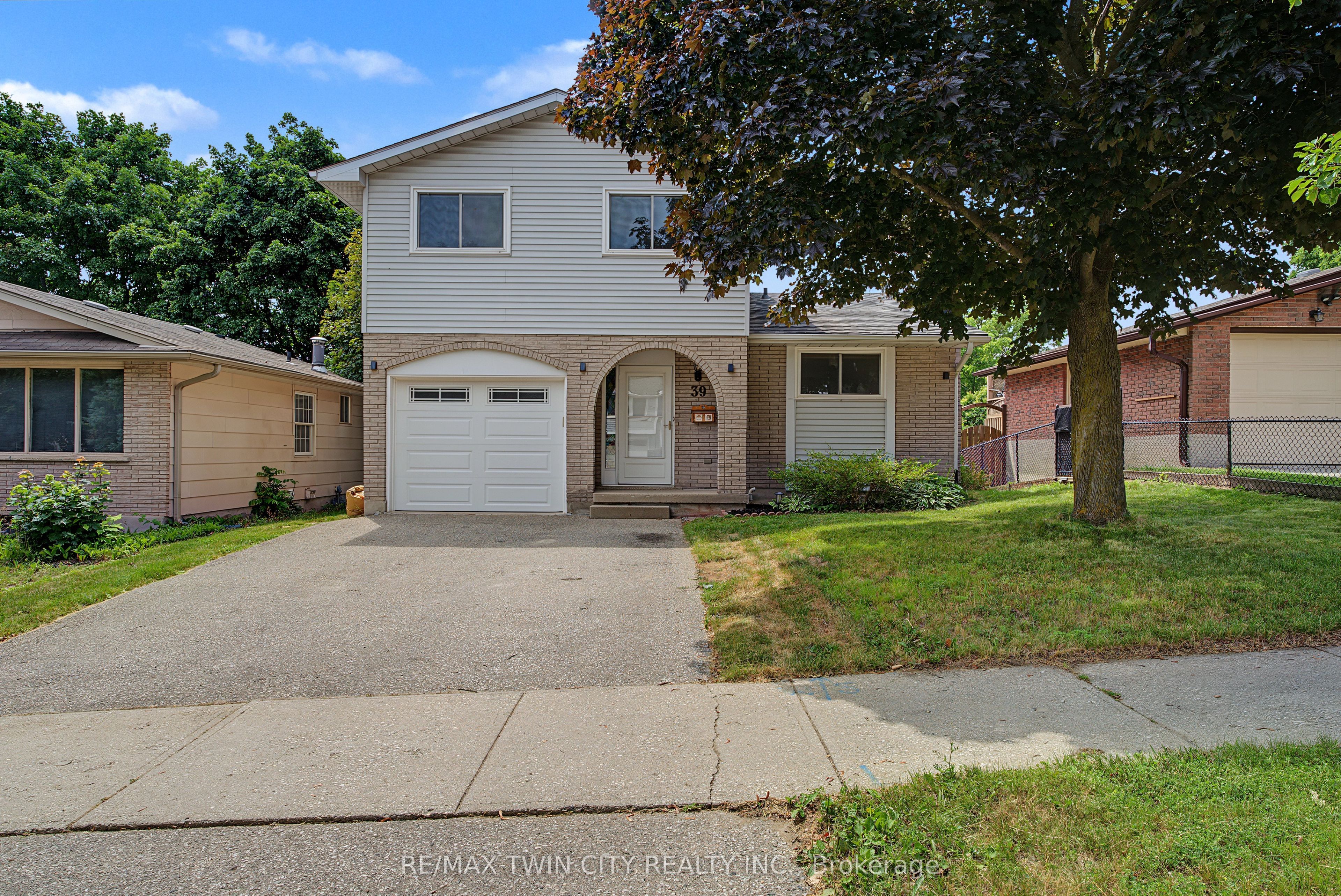 39 Southwood Drive, Kitchener, ON N2E 2E6
