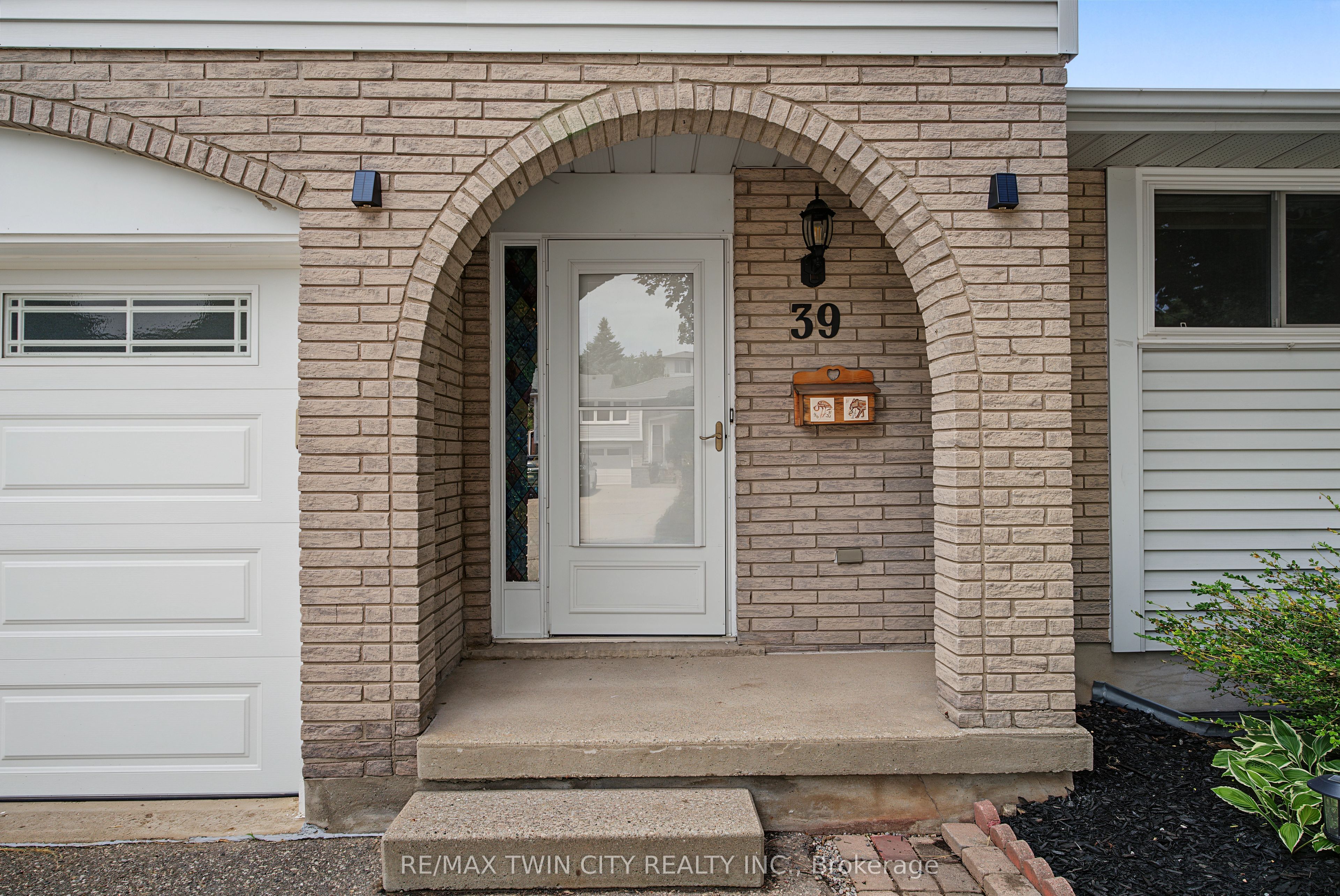 39 Southwood Drive, Kitchener, ON N2E 2E6 photo 3