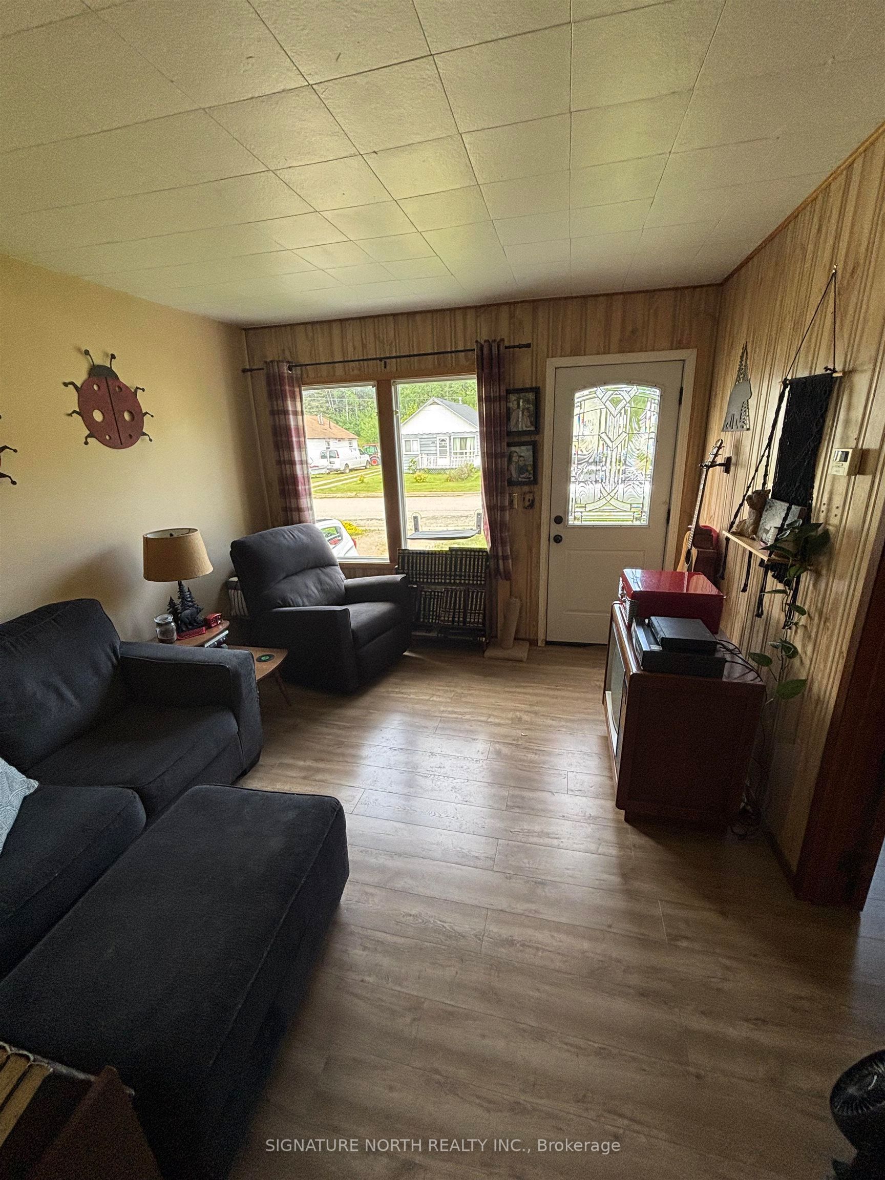 209 Fotheringham Ave., Atikokan, ON P0T 1C0 photo 3