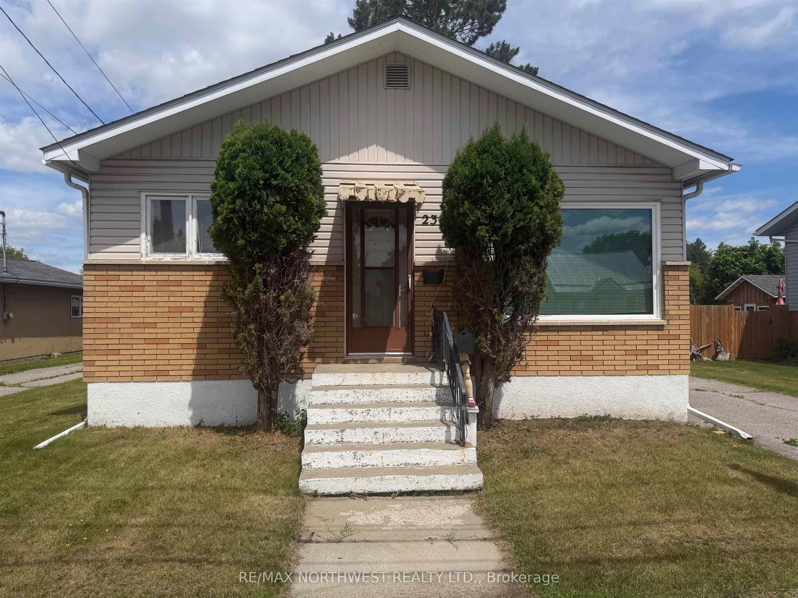 238 Third Street E, Fort Frances, ON P9A 1P8
