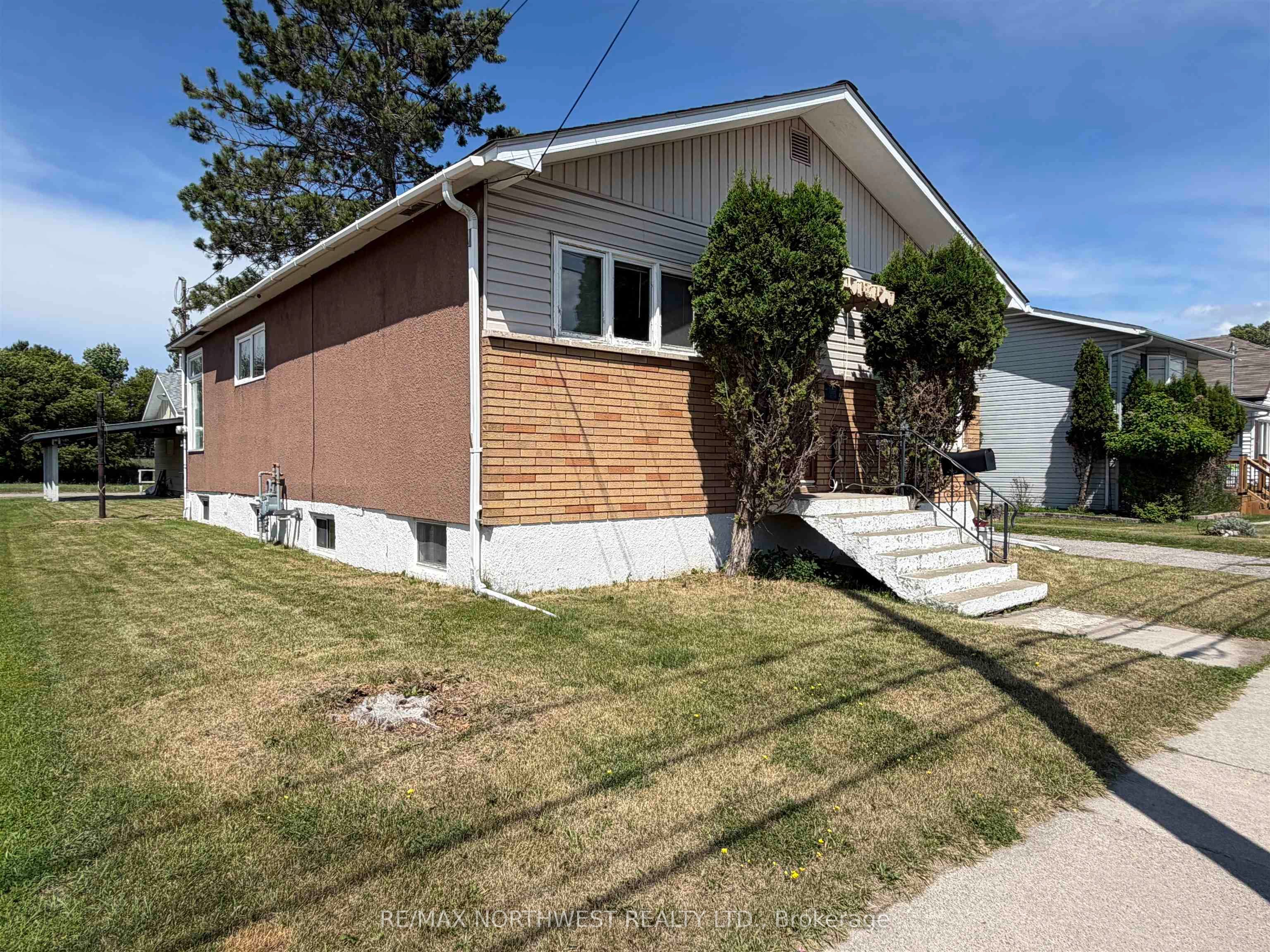 238 Third Street E, Fort Frances, ON P9A 1P8 photo 3