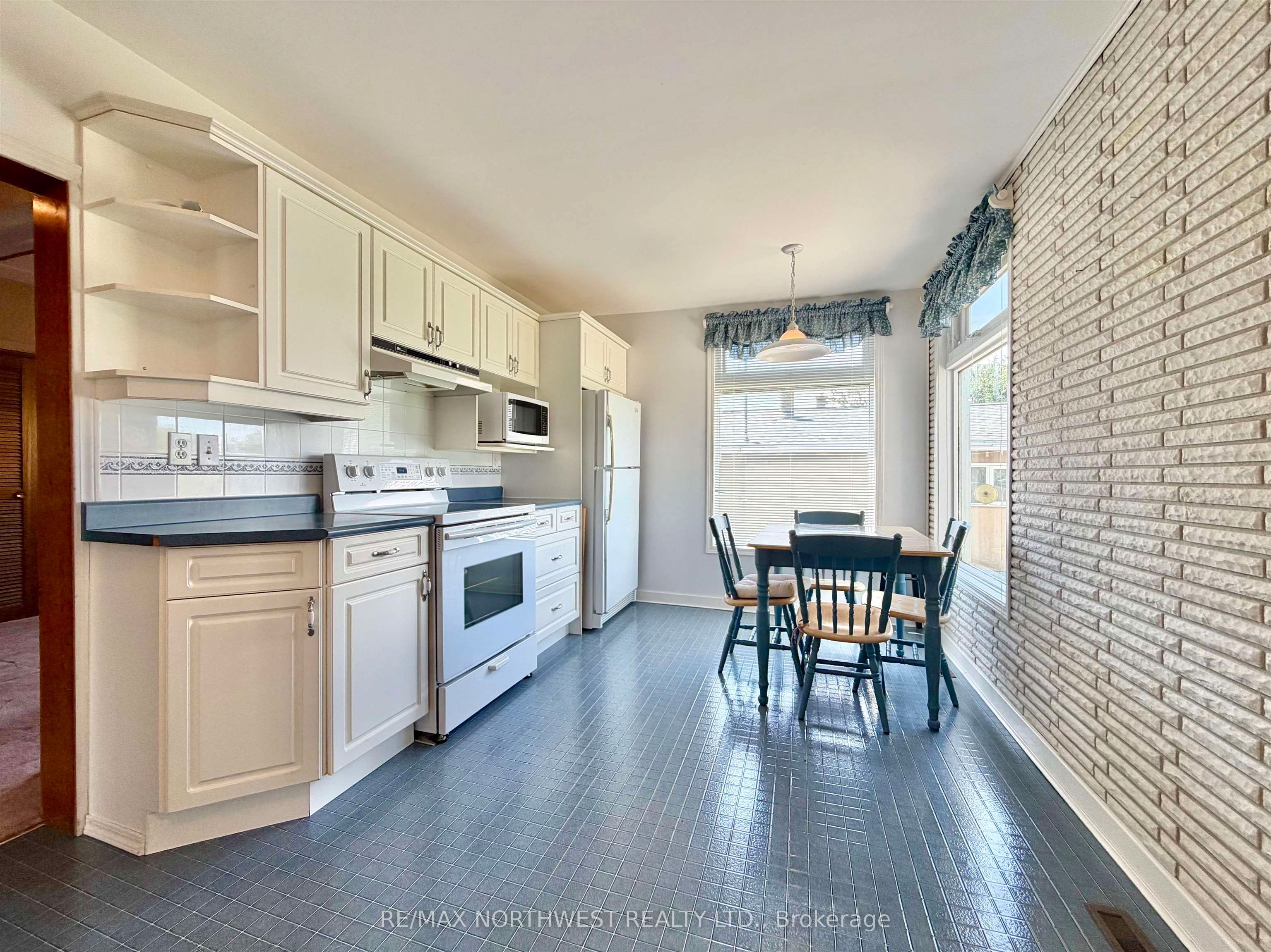 238 Third Street E, Fort Frances, ON P9A 1P8 photo 5