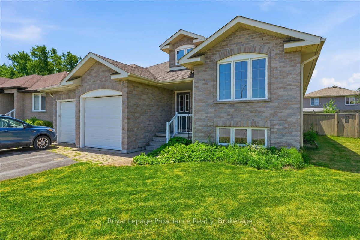13 Freedom Crescent, Quinte West, ON K8V 0C1 photo 3
