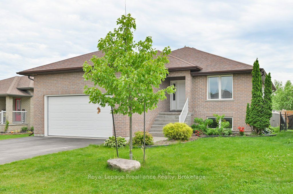 24 Freedom Crescent, Quinte West, ON K8V 0C1