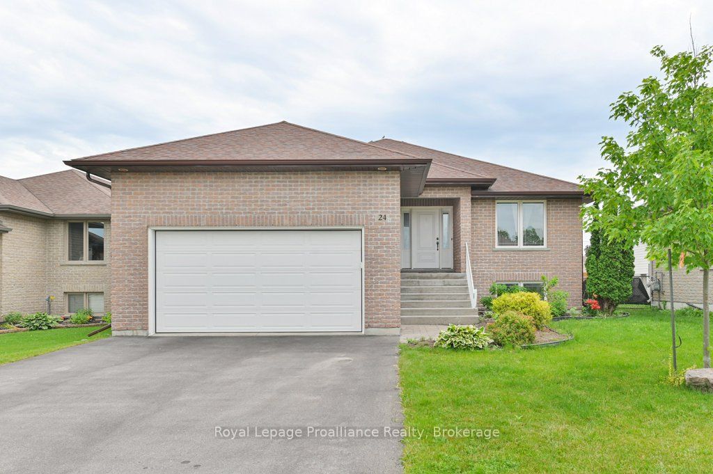24 Freedom Crescent, Quinte West, ON K8V 0C1 photo 2