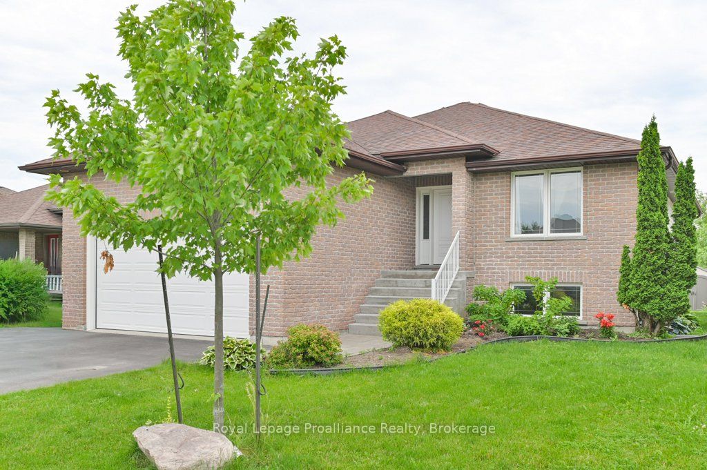 24 Freedom Crescent, Quinte West, ON K8V 0C1 photo 3