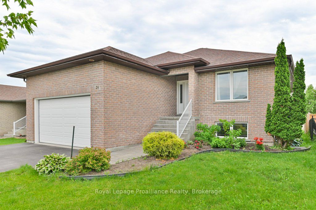 24 Freedom Crescent, Quinte West, ON K8V 0C1 photo 4