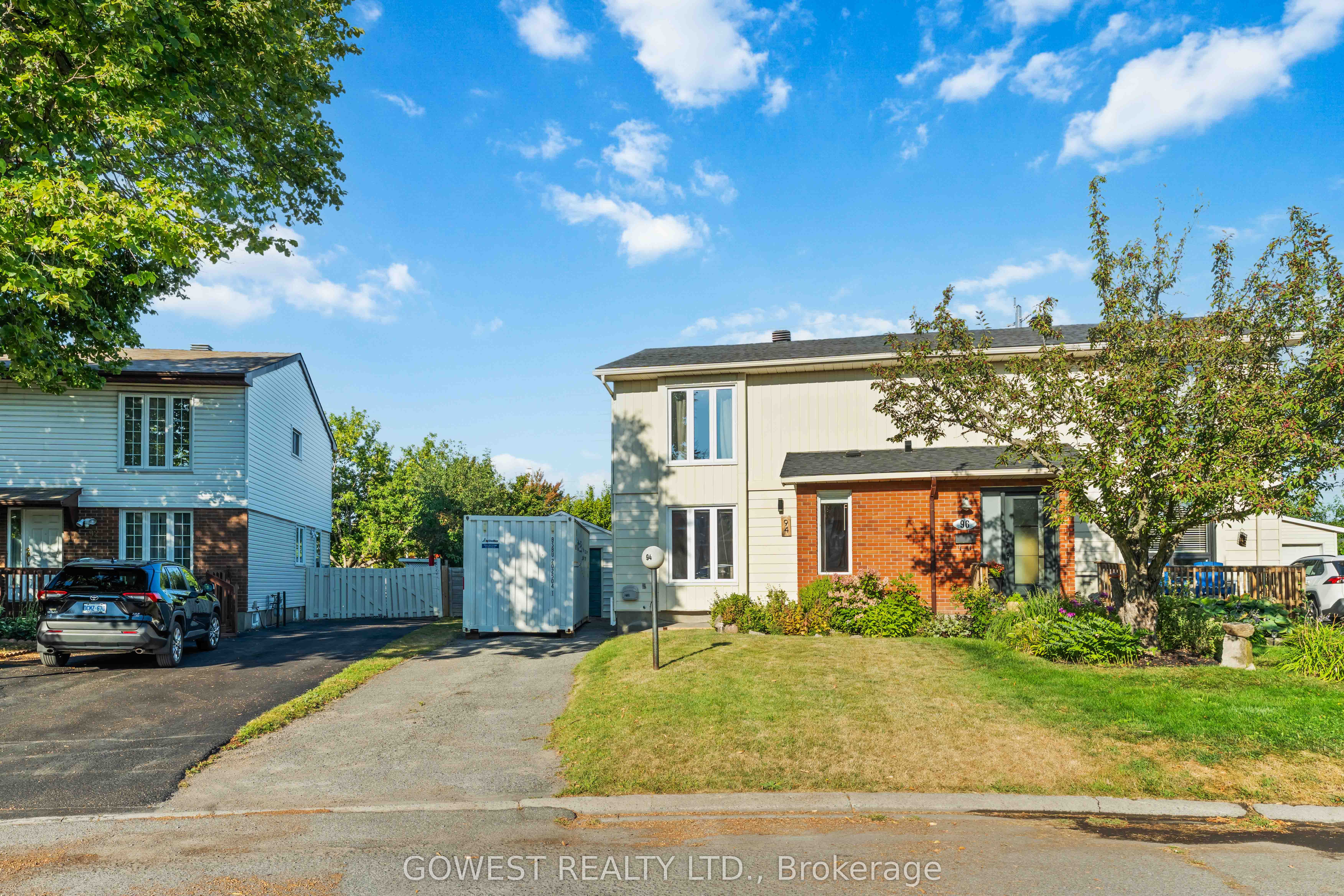 94 Fieldgate Drive, Barrhaven, ON K2J 1T9 photo 2