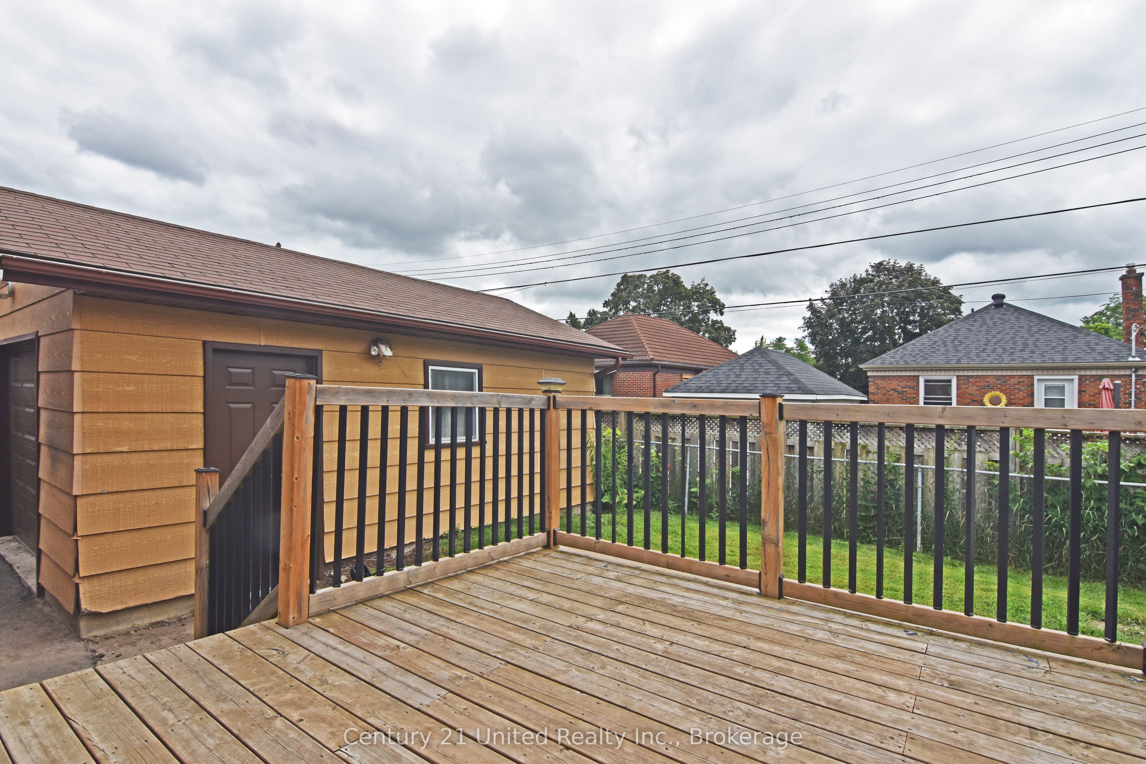 397 Edison Avenue, Peterborough, ON K9J 4G4 photo 2