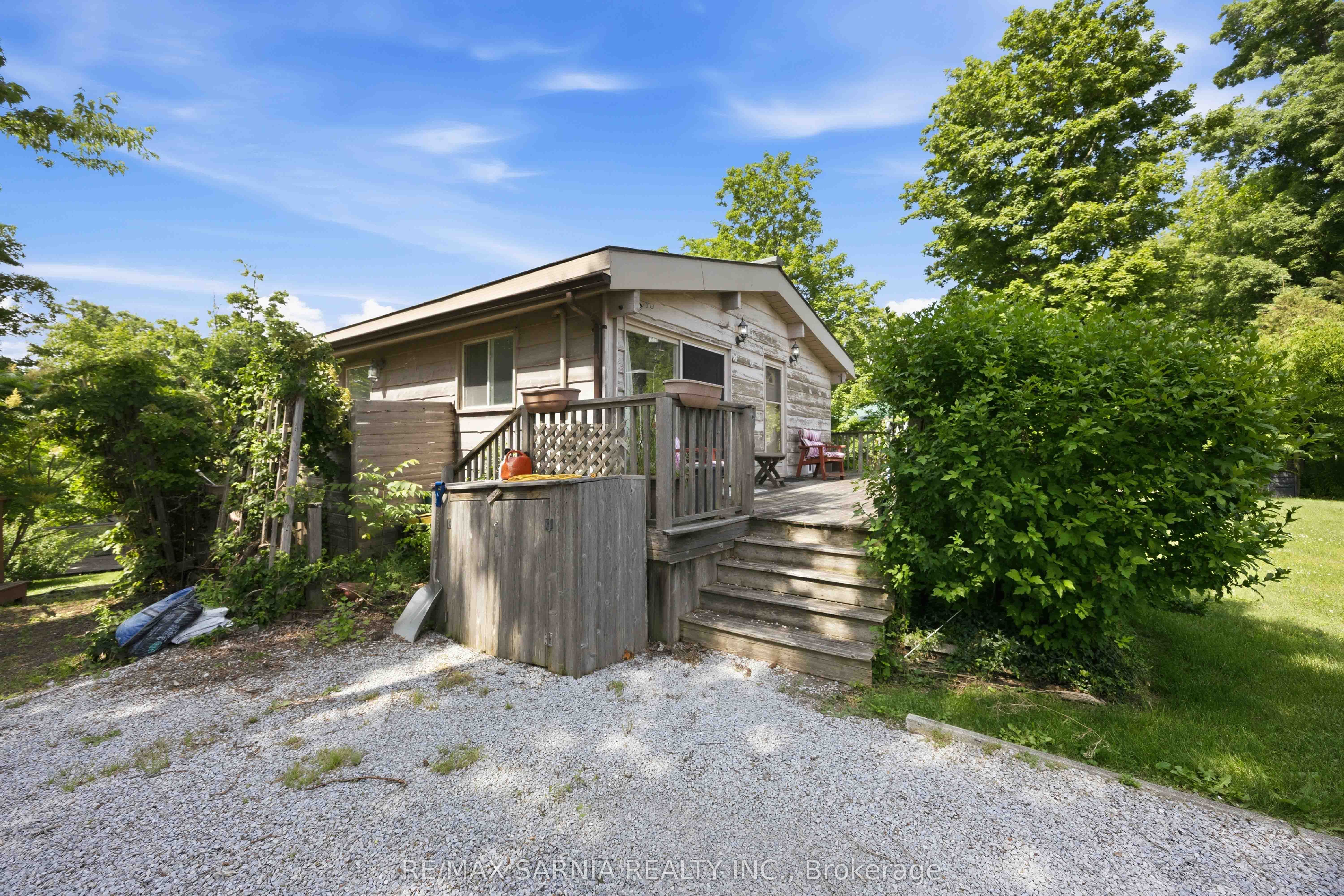 5496 Huron View Avenue, Lambton Shores, ON N0N 1J7 photo 2