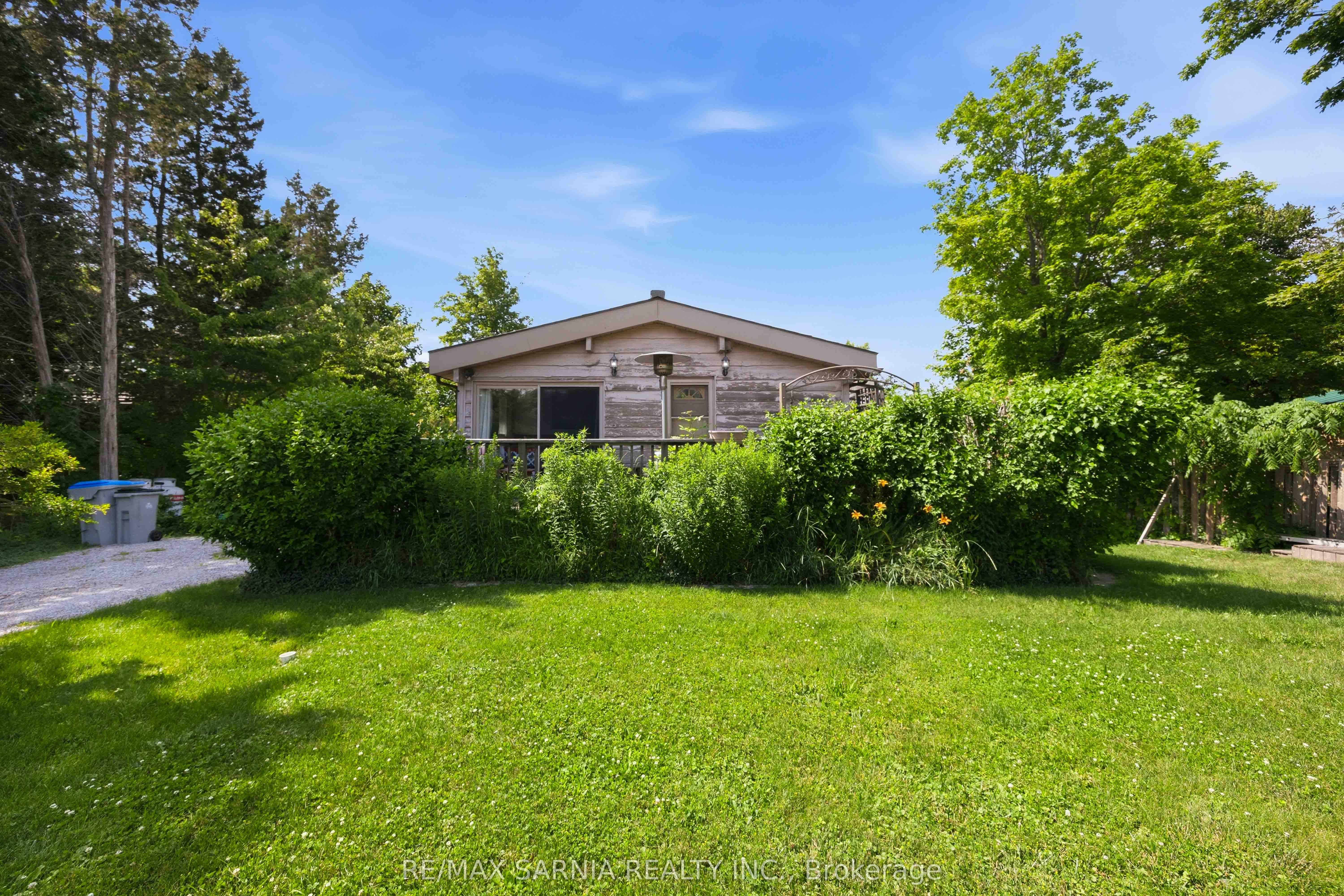 5496 Huron View Avenue, Lambton Shores, ON N0N 1J7 photo 3