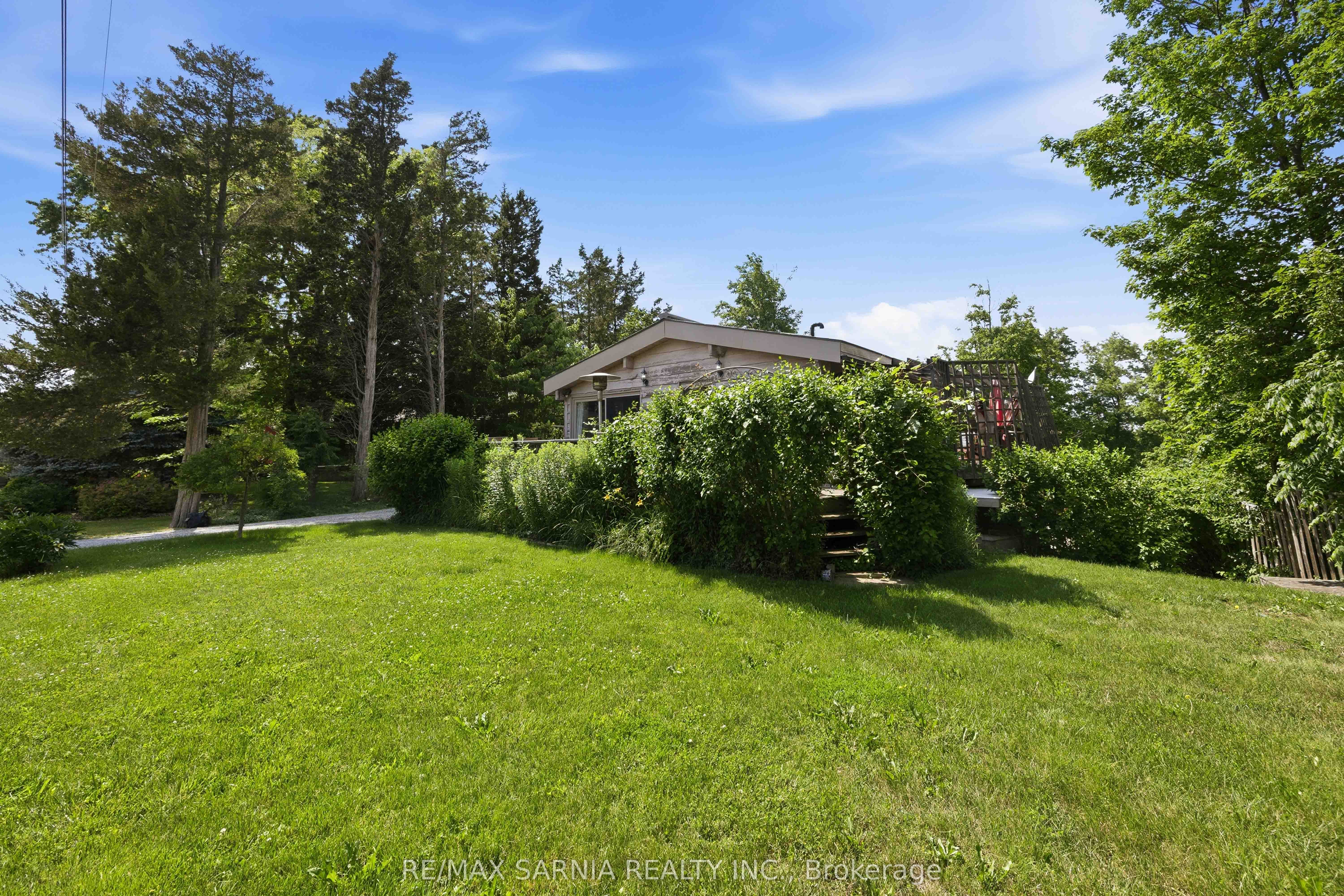 5496 Huron View Avenue, Lambton Shores, ON N0N 1J7 photo 4