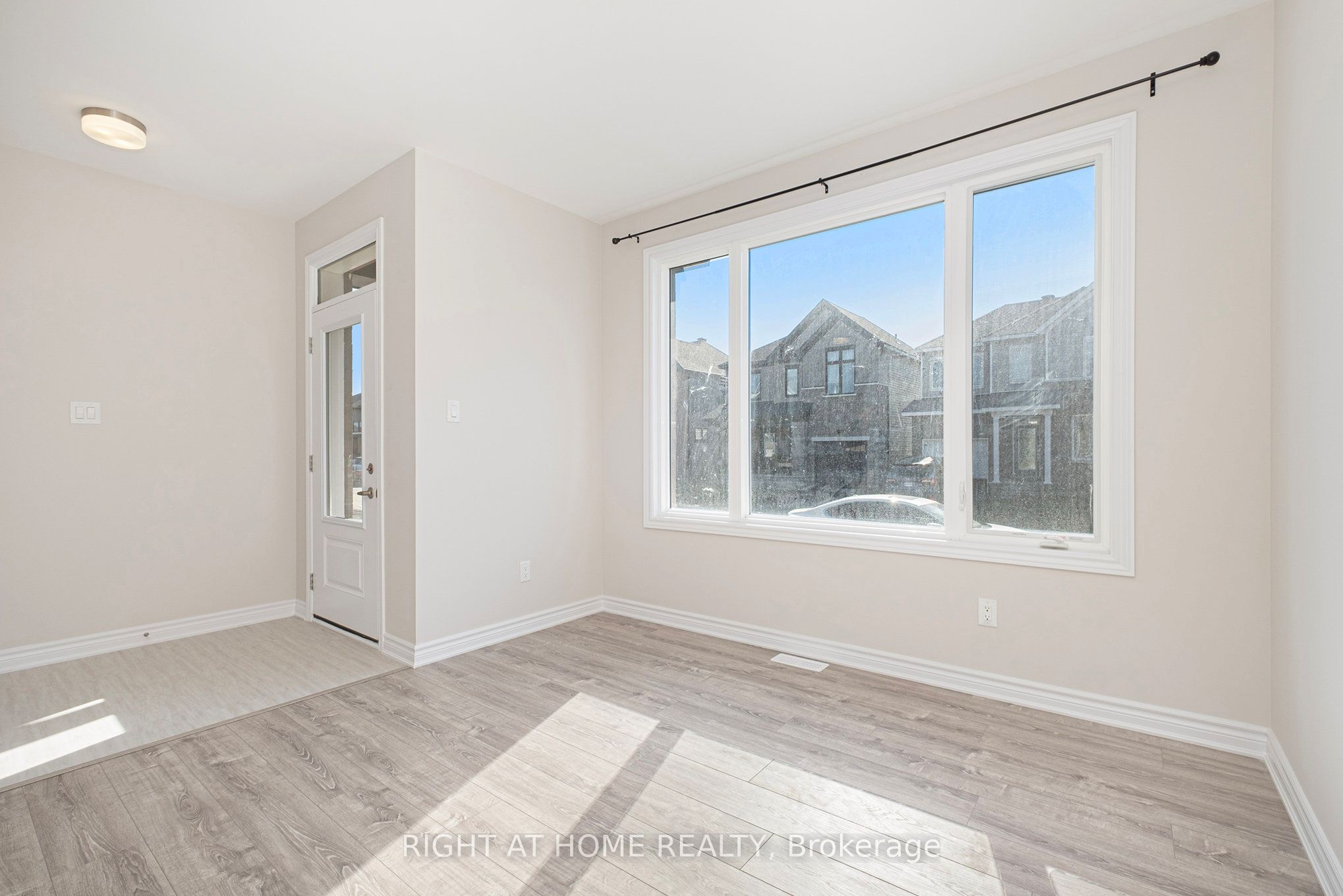 332 Peninsula Road, Barrhaven, ON K2J 7L3 photo 2