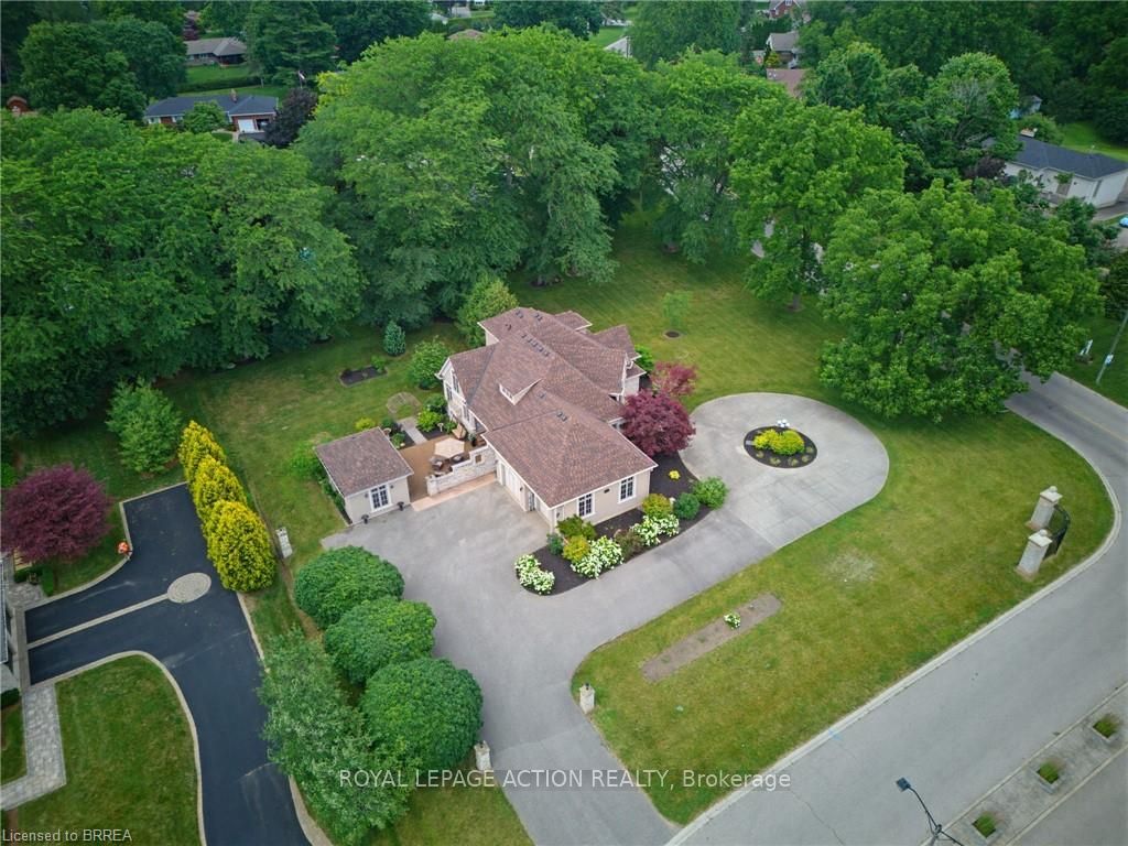 1 Rue Chateaux Terrace, Brantford, ON N3T 6N7 photo 2