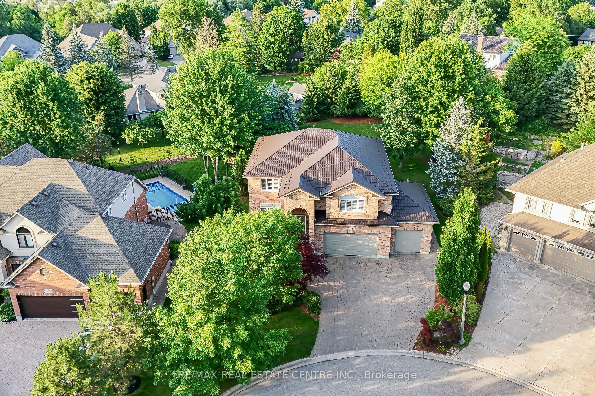 112 Dirksen Court, Kitchener, ON N2P 2M1 photo 3