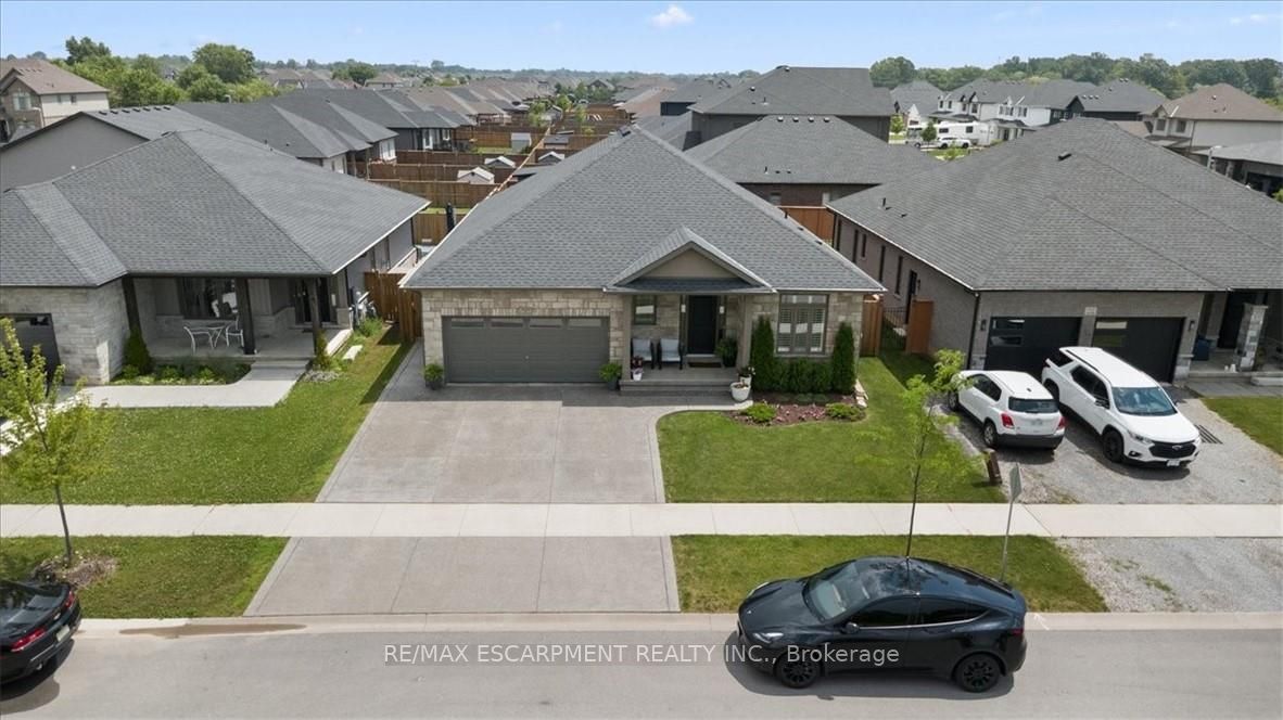 242 JULIA Drive, Welland, ON L3C 0E7 photo 3