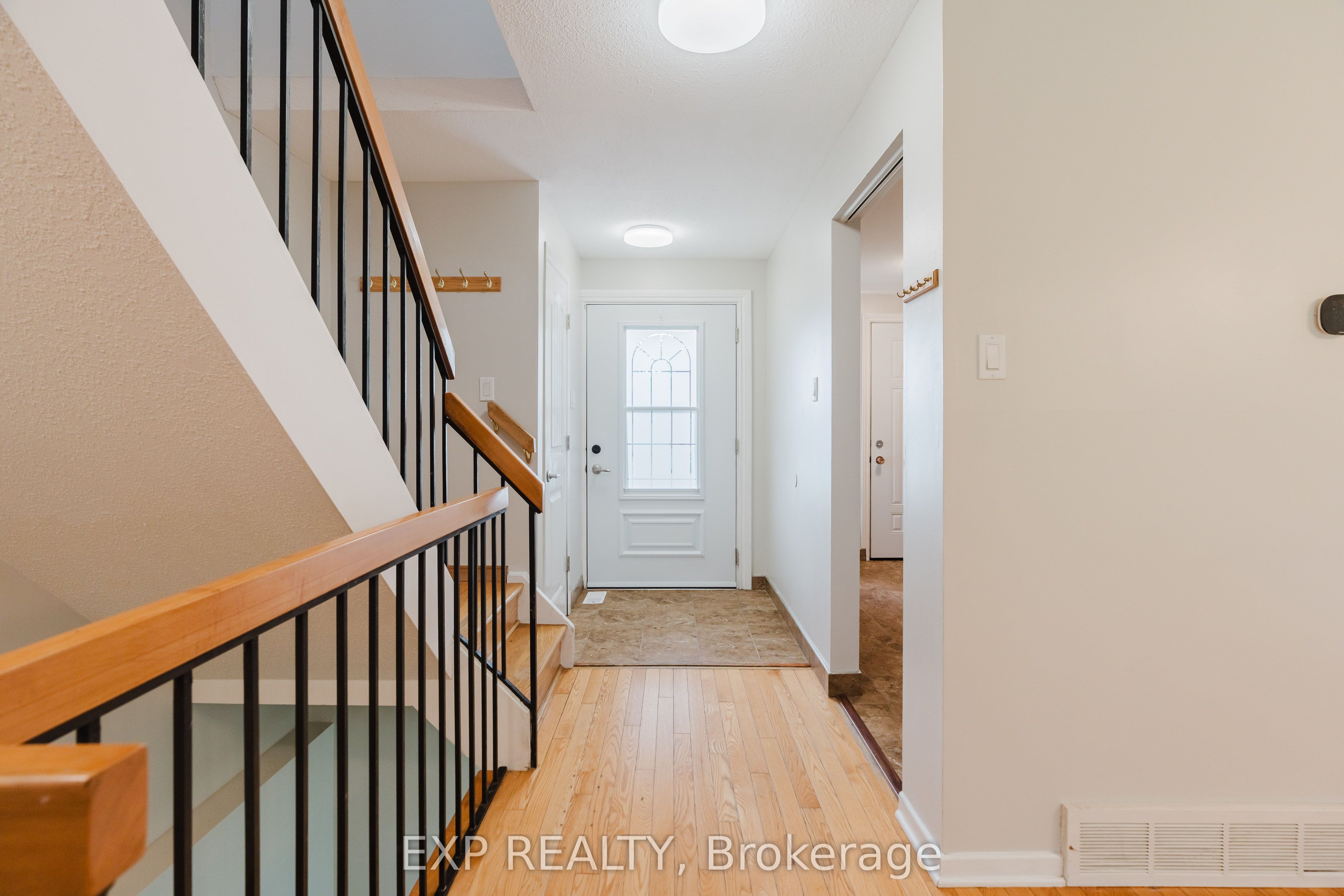 1127 Avignon Court, Orleans - Convent Glen and Area, ON K1C 2M2 photo 2