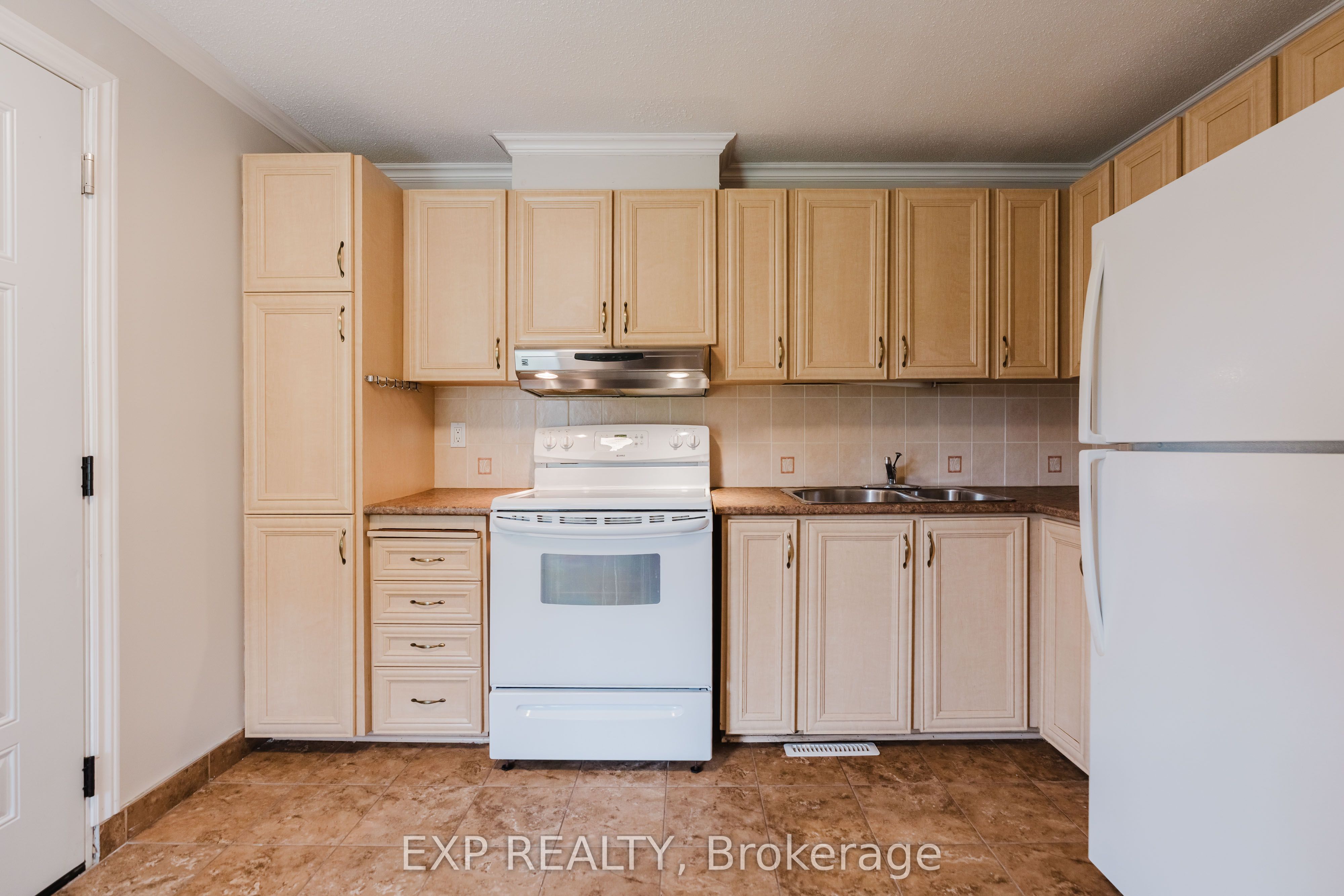1127 Avignon Court, Orleans - Convent Glen and Area, ON K1C 2M2 photo 3