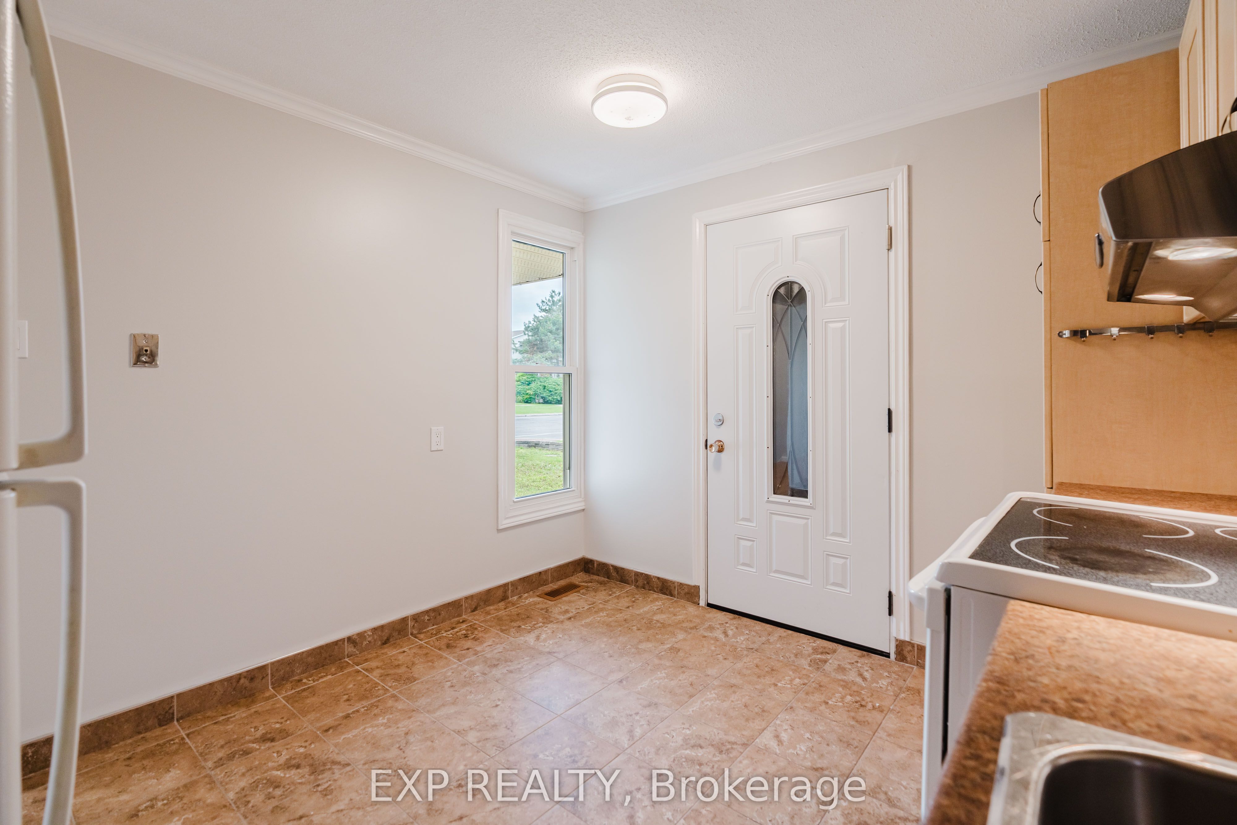 1127 Avignon Court, Orleans - Convent Glen and Area, ON K1C 2M2 photo 4