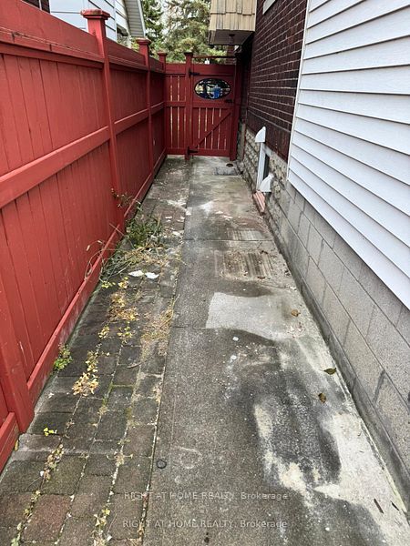 1395 Dougall Avenue Bsmnt, Windsor, ON N8X 1R6 photo 2