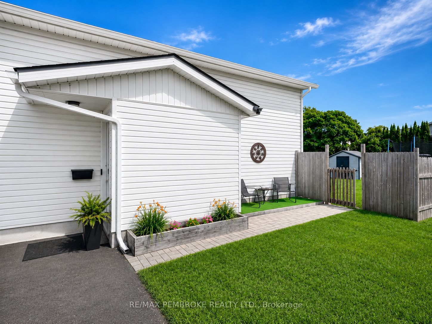 180 Garden Street, Pembroke, ON K8A 2H3 photo 2