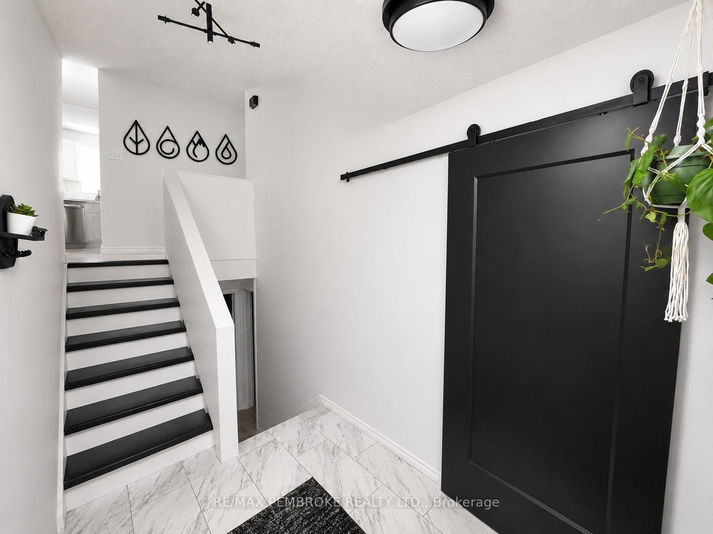 180 Garden Street, Pembroke, ON K8A 2H3 photo 4