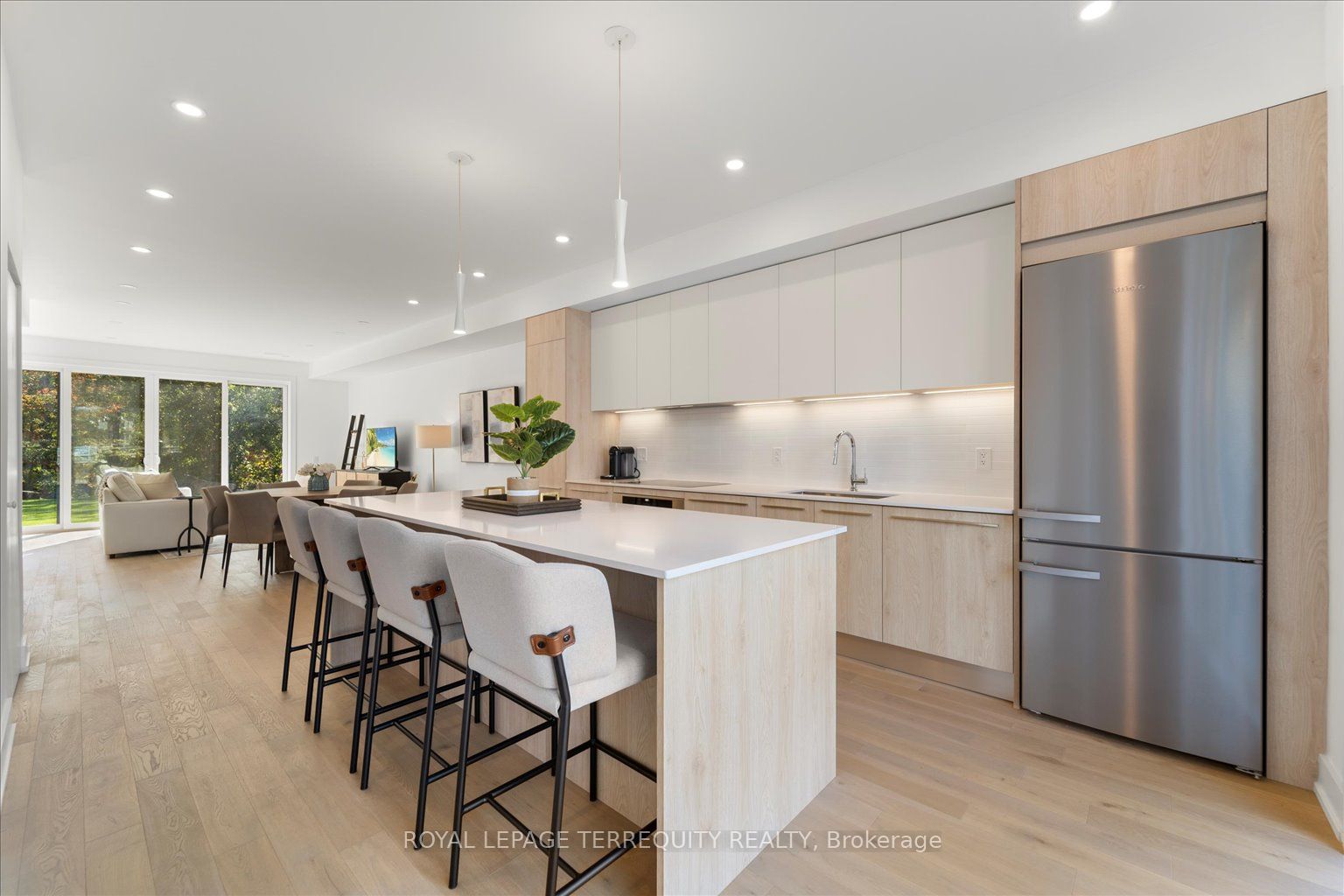 37 Rockmount Crescent, Gravenhurst, ON P1P 0A6 photo 2