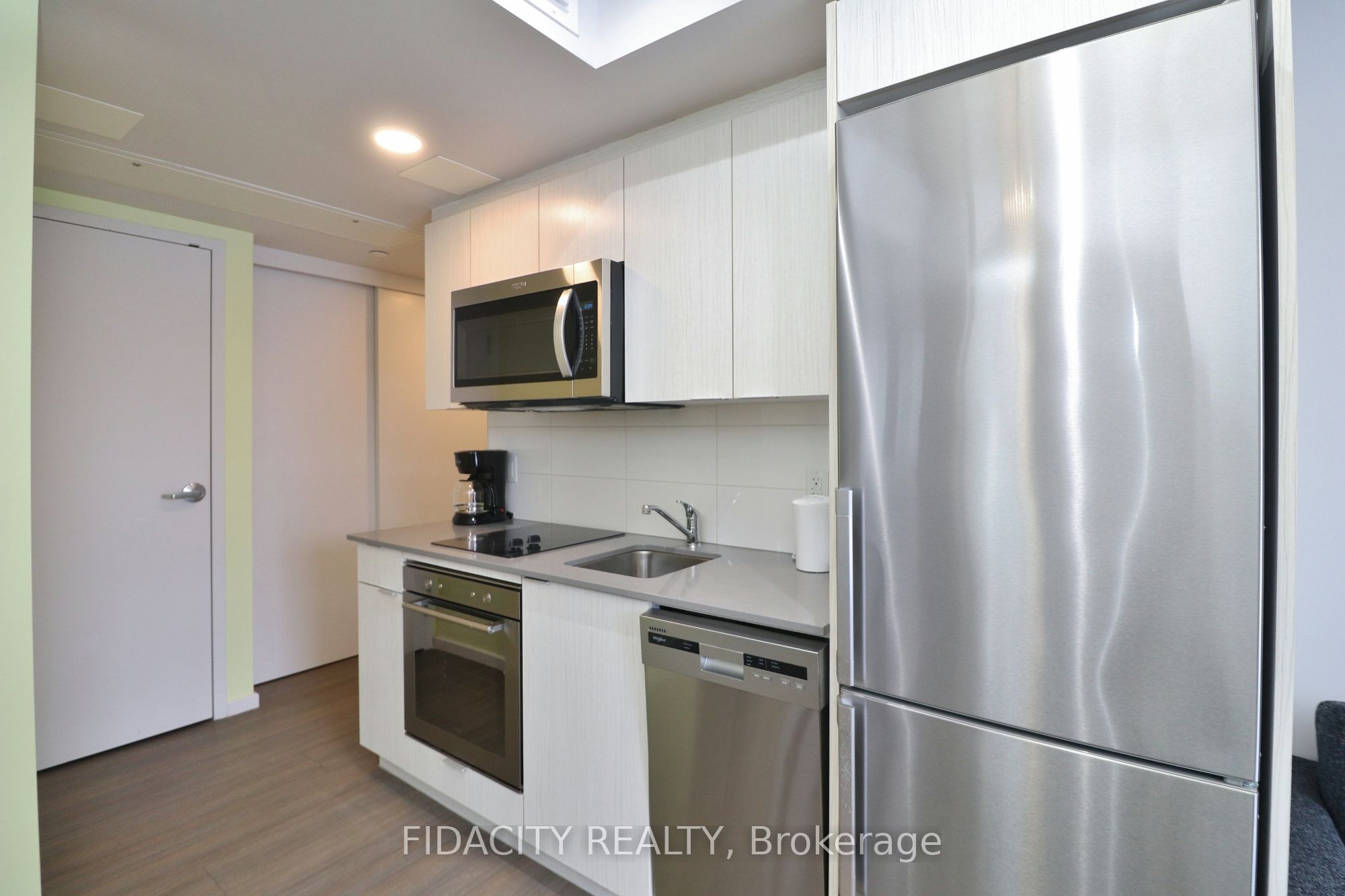 105 Champagne Avenue S 719, Dows Lake - Civic Hospital and Area, ON K1S 5E5 photo 3