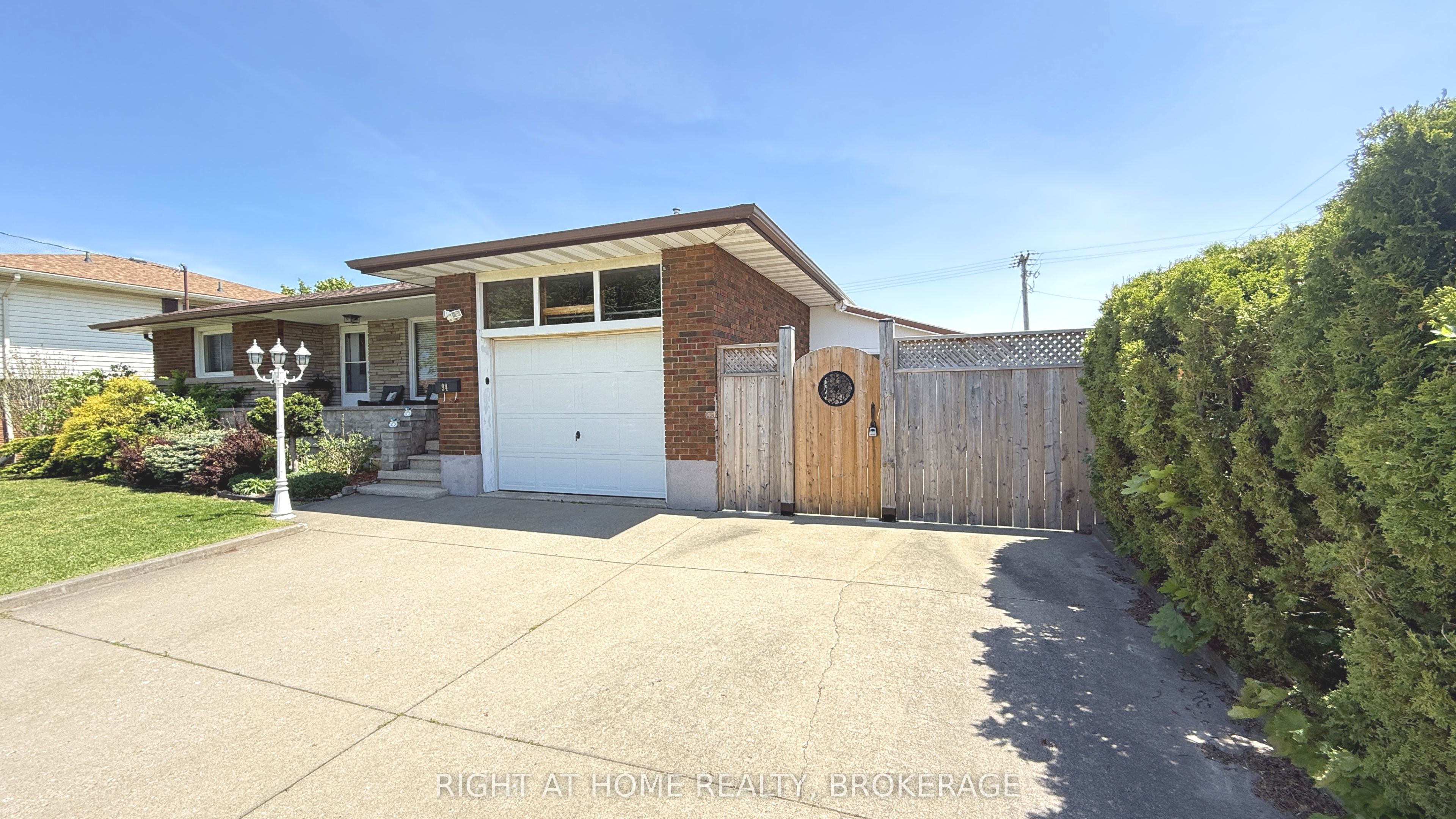 94 Wellington Street, Welland, ON L3B 1B1 photo 2