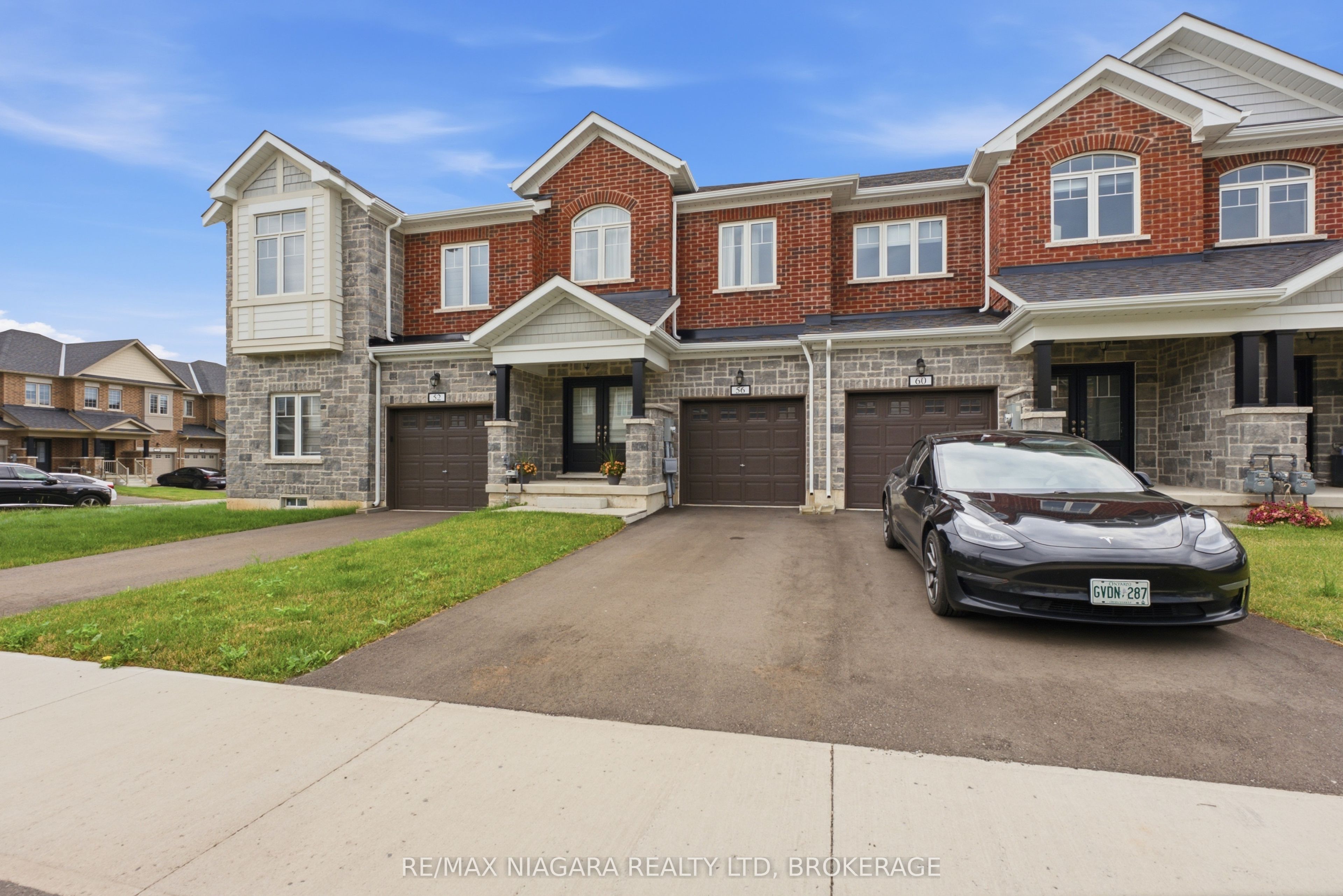 56 Sapphire Way, Thorold, ON L2V 0B8 photo 3