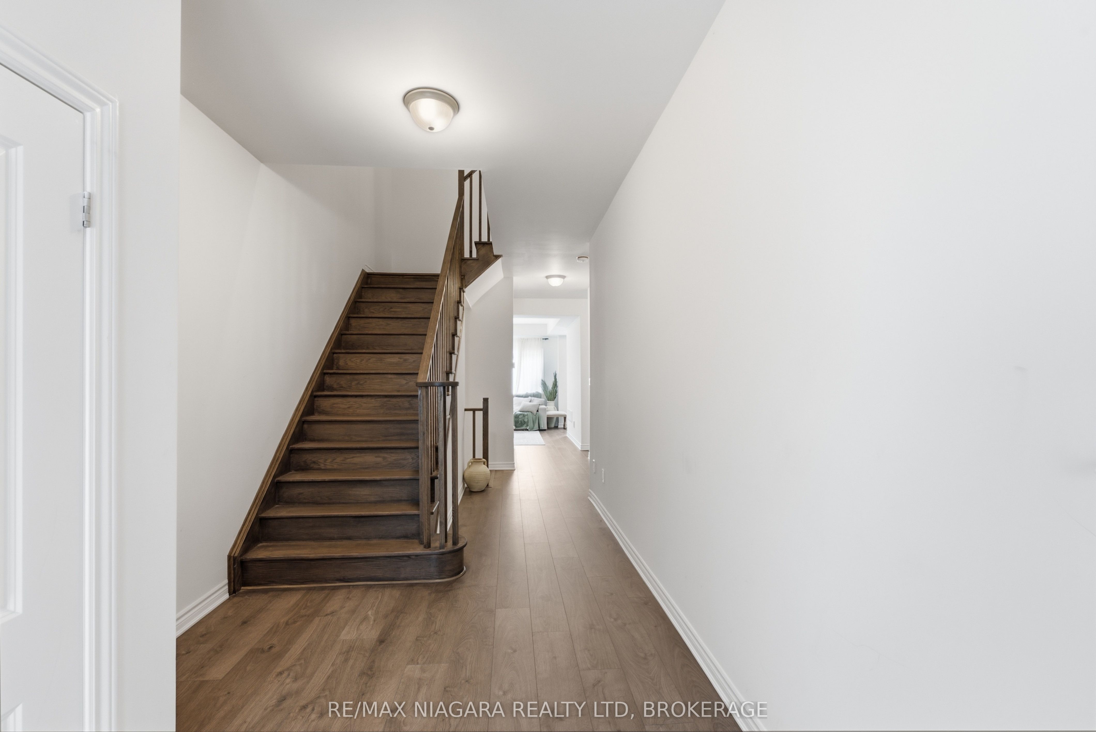 56 Sapphire Way, Thorold, ON L2V 0B8 photo 4