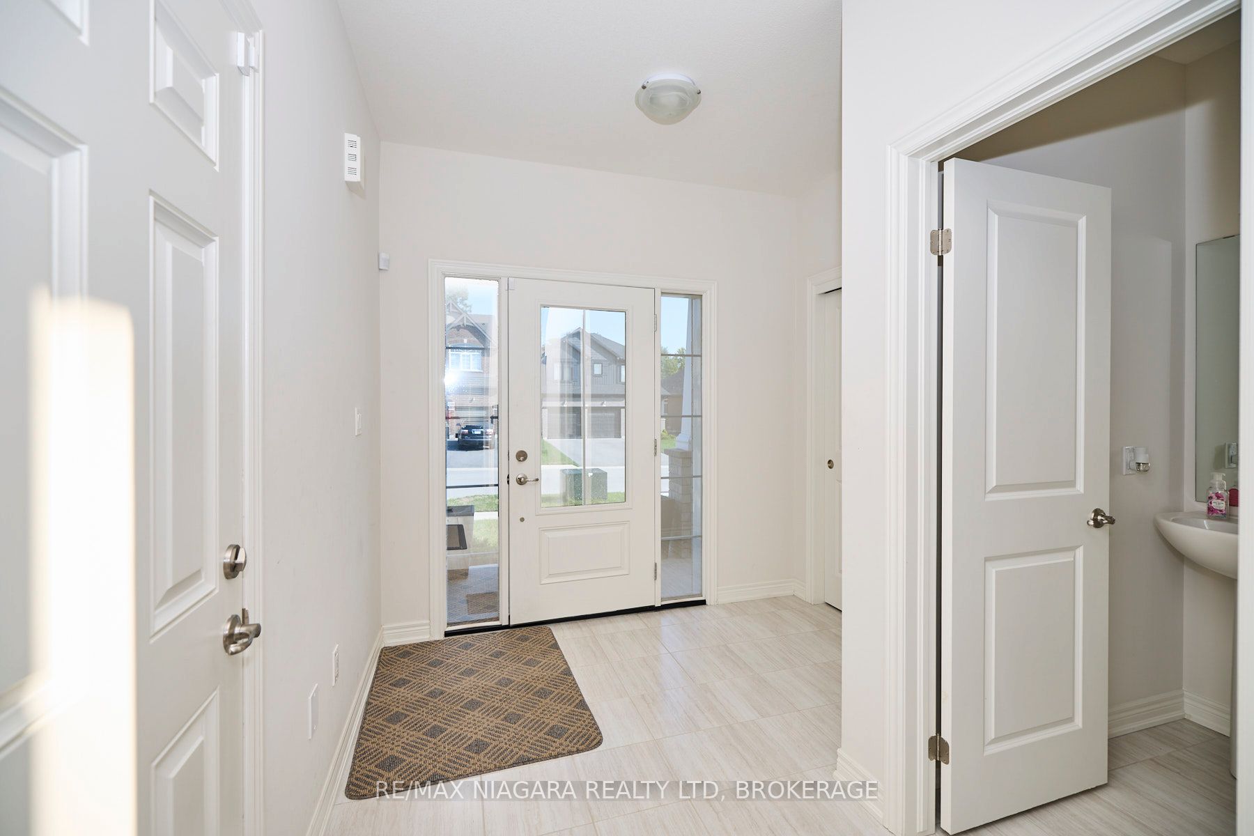 3595 Carolina Court, Fort Erie, ON L0S 1N0 photo 4