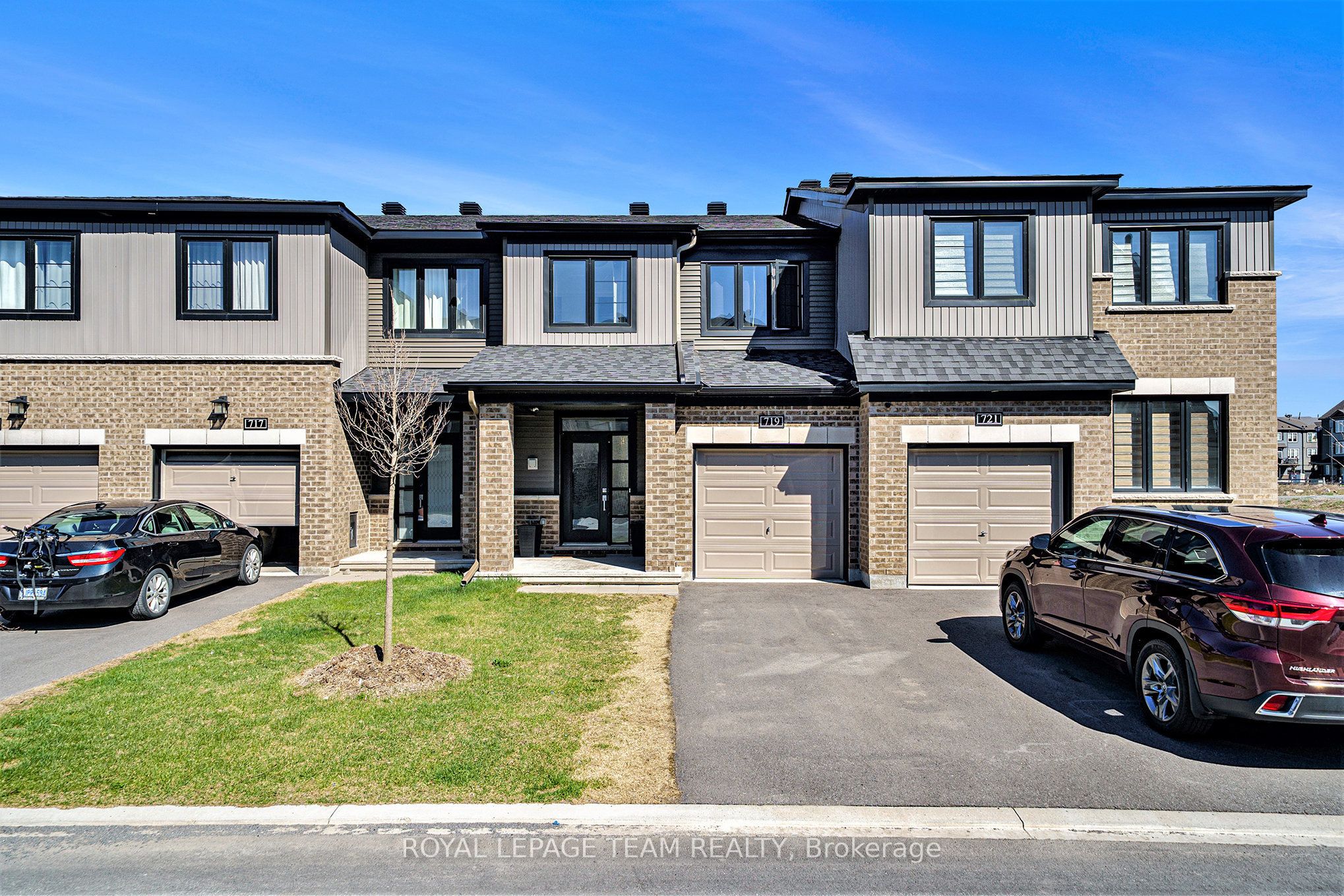 719 DONERAILE Walk, Barrhaven, ON K2J 7B9