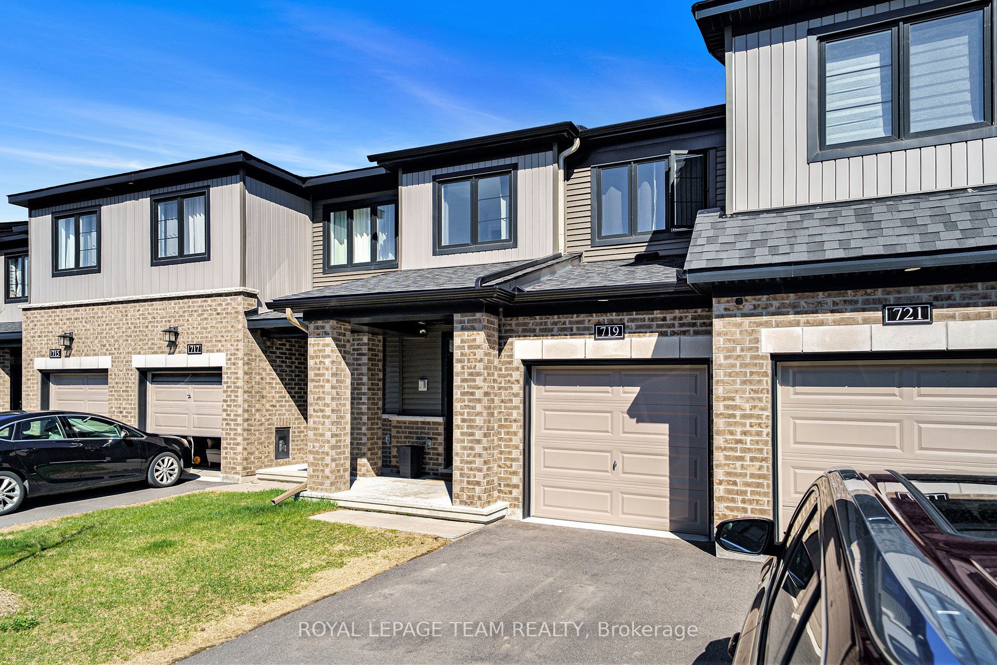 719 DONERAILE Walk, Barrhaven, ON K2J 7B9 photo 2