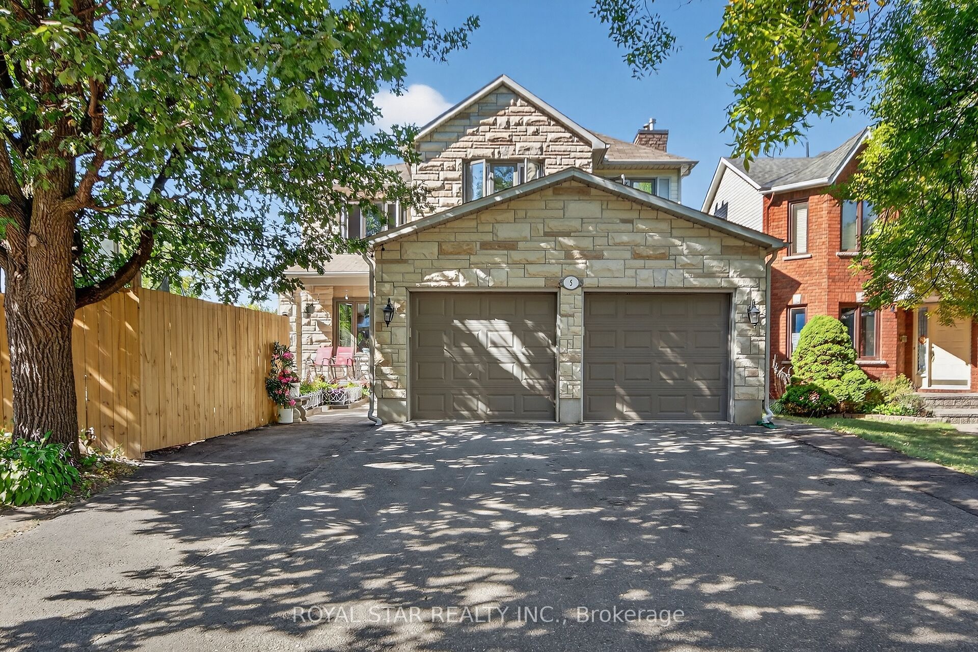 5 Southland Crescent, Hunt Club - South Keys and Area, ON K1G 5E5