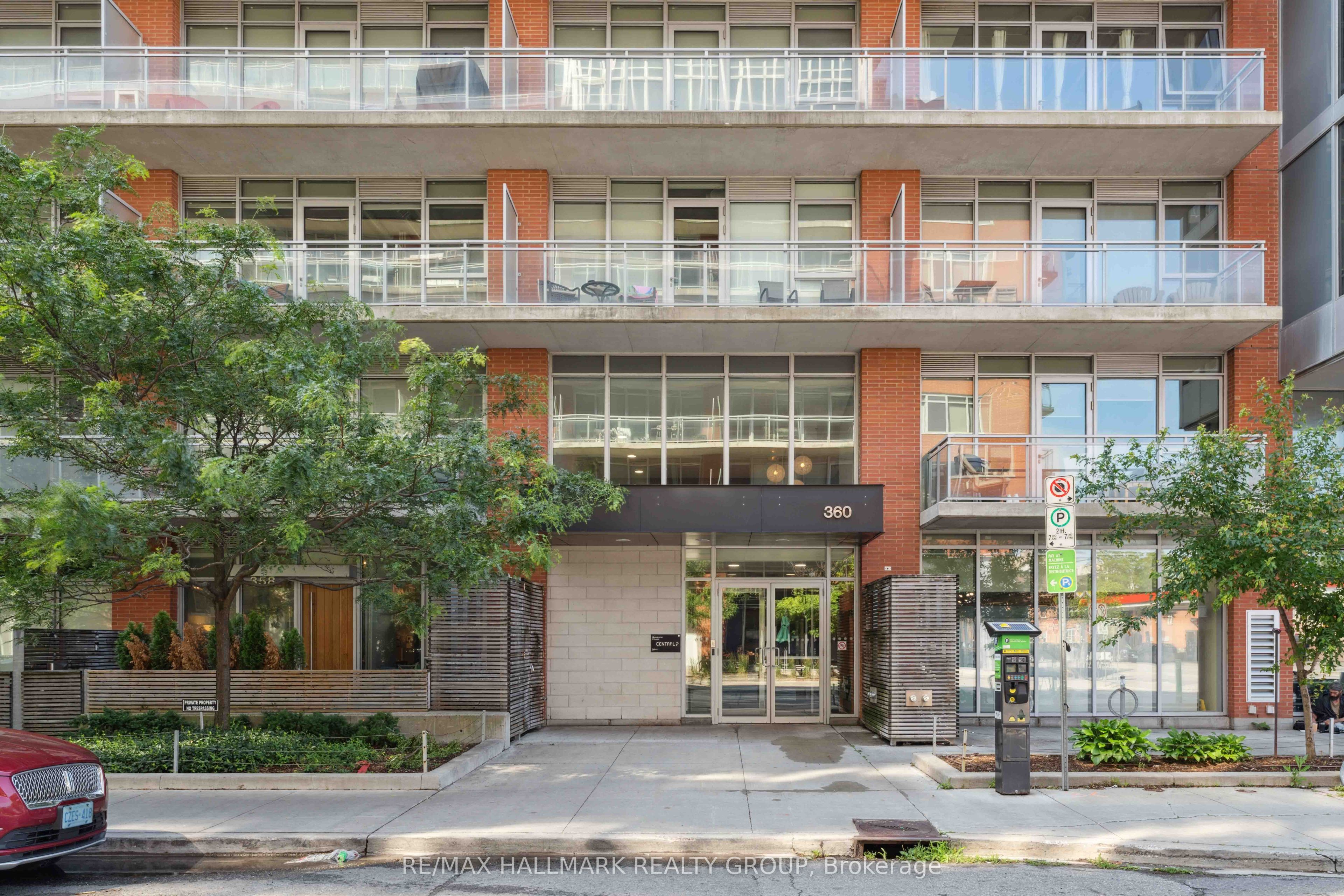 360 McLeod Street 313, Ottawa Centre, ON K2P 1A9 photo 2