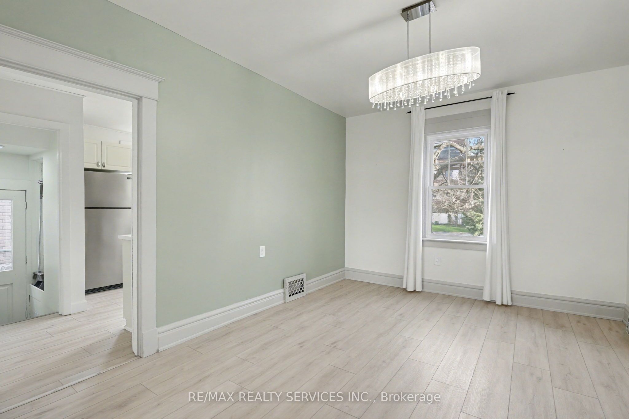 39 Fielden Avenue, Port Colborne, ON L3K 4S8 photo 2