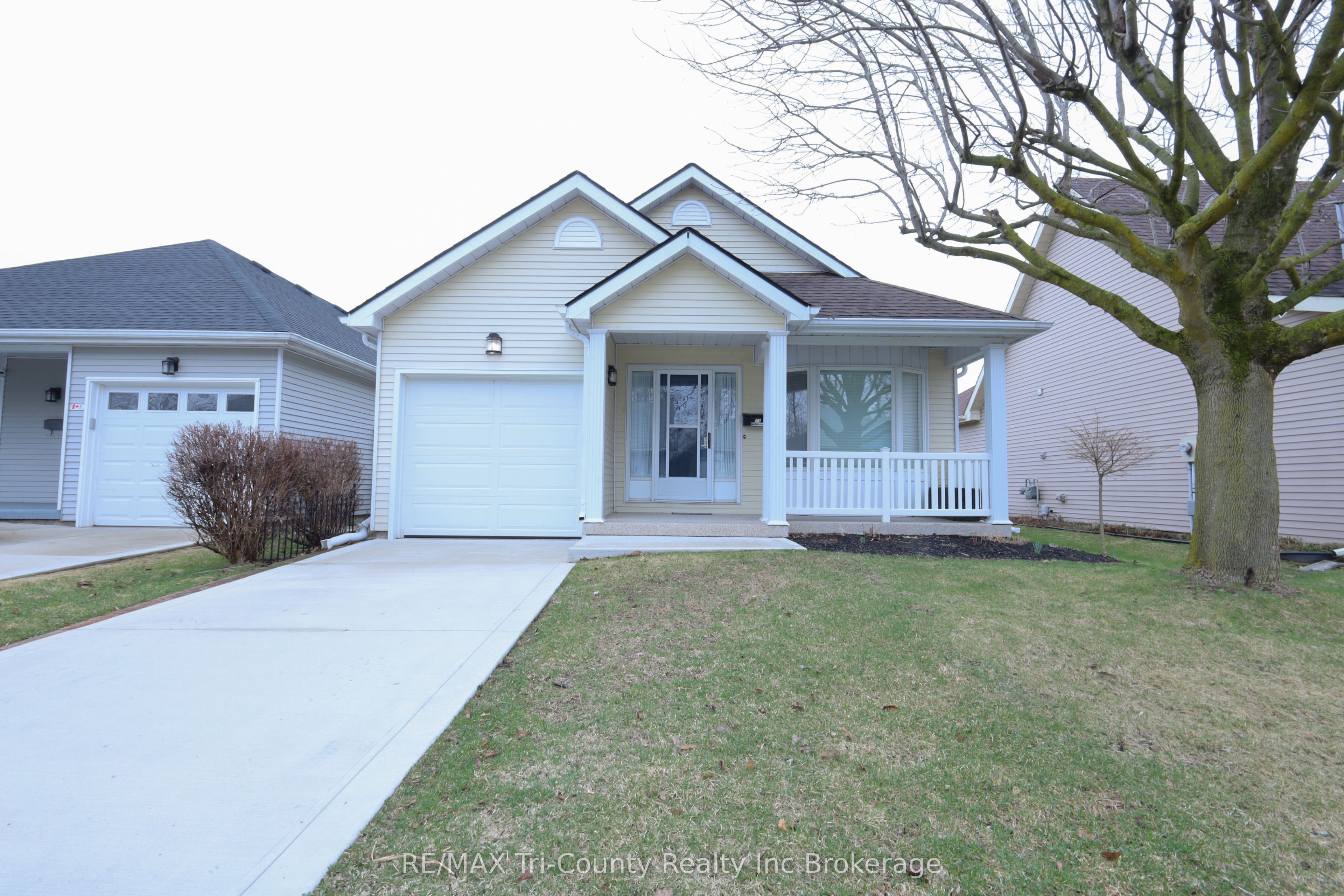 33 Wilkins Crescent, Tillsonburg, ON N4G 5M6