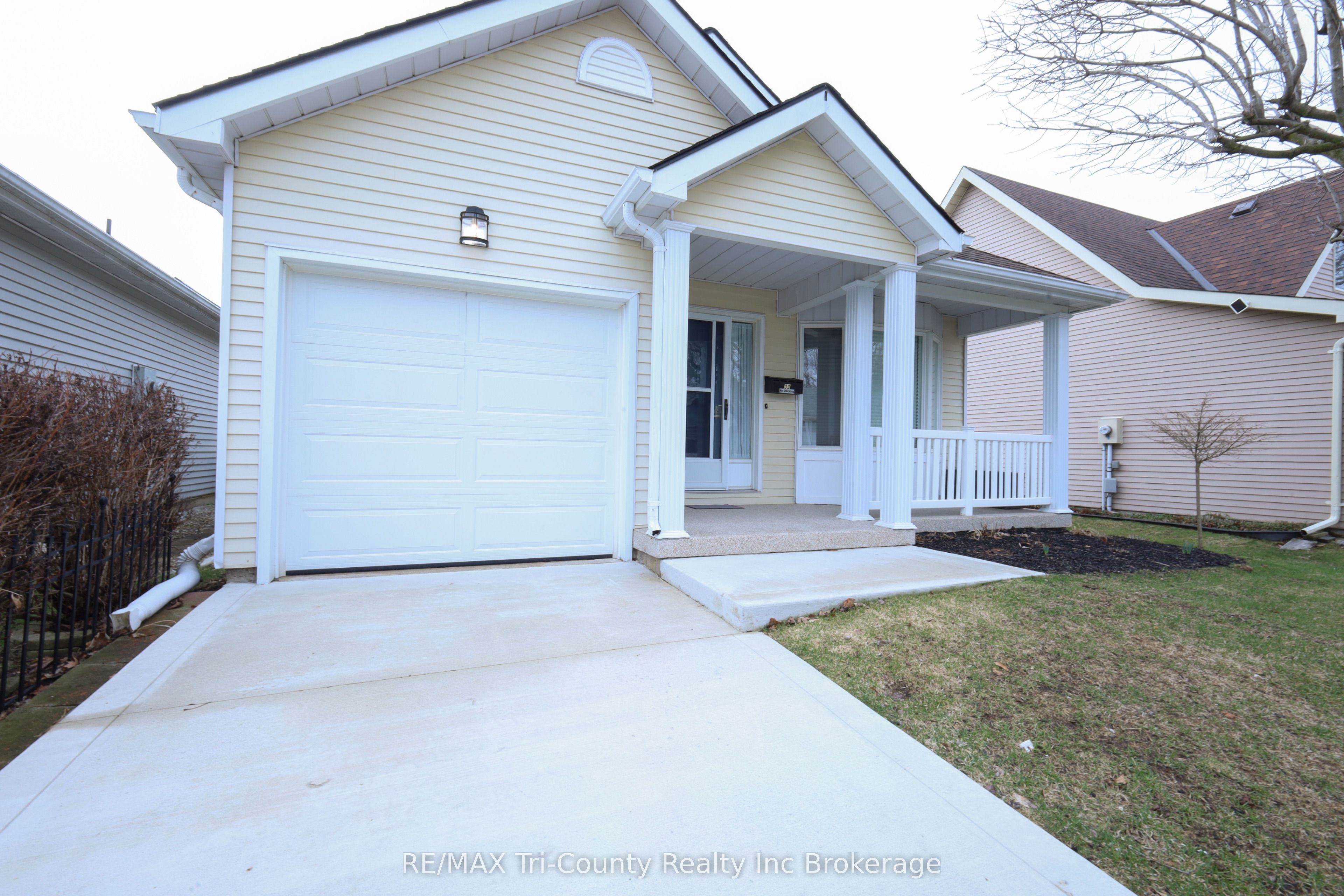 33 Wilkins Crescent, Tillsonburg, ON N4G 5M6 photo 2
