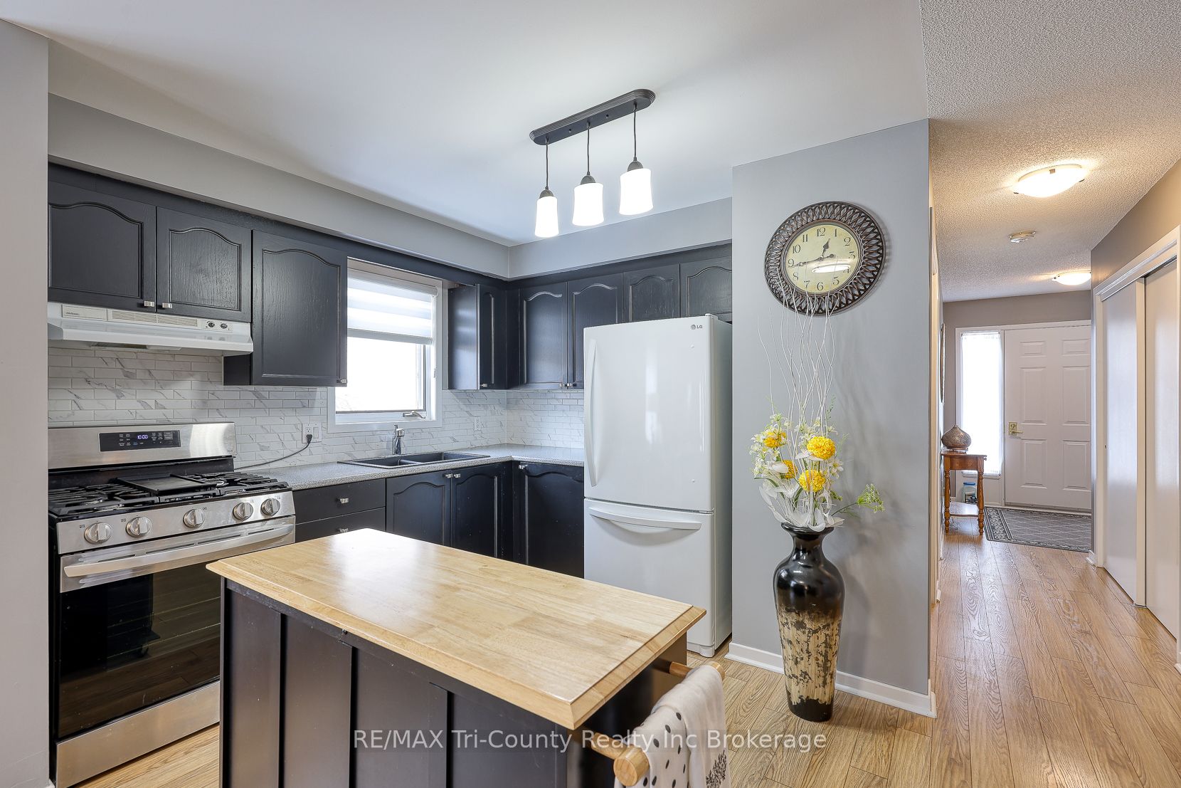 33 Wilkins Crescent, Tillsonburg, ON N4G 5M6 photo 3