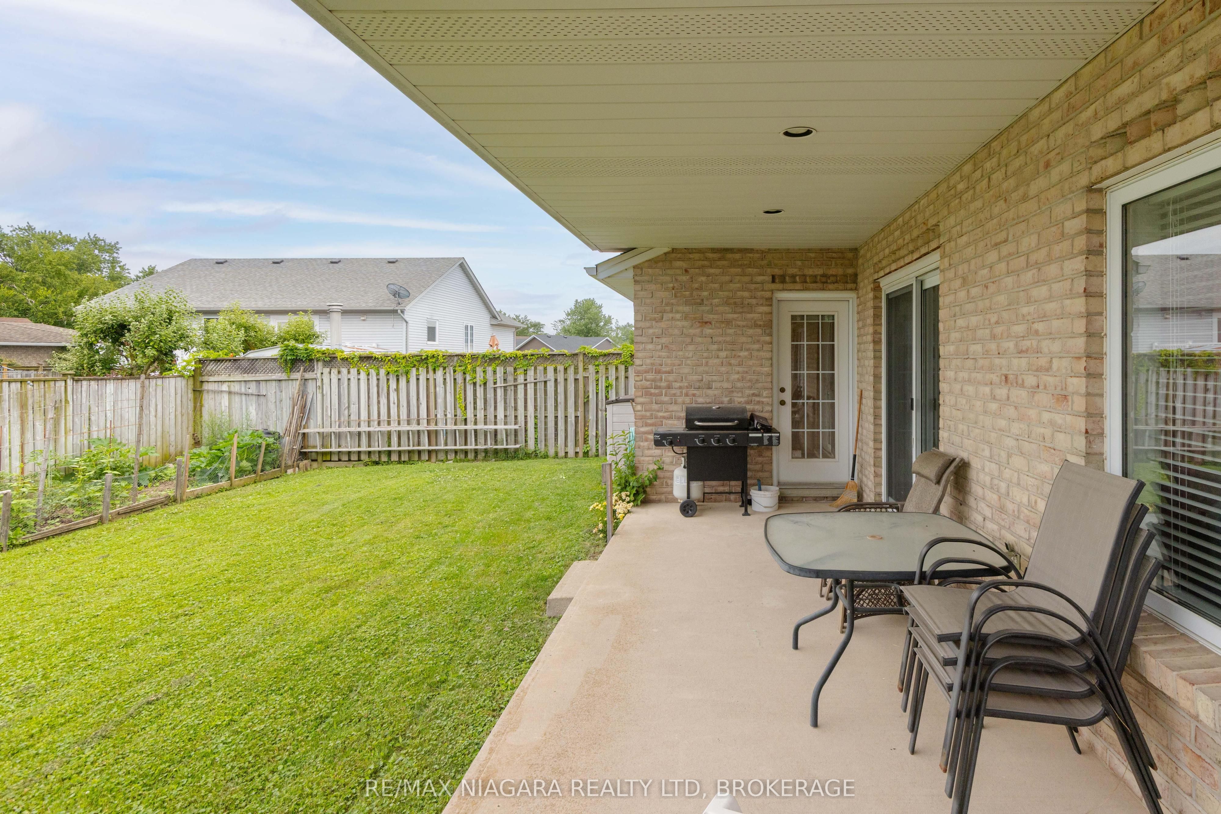 8034 Pinellas Park Drive, Niagara Falls, ON L2H 3B2 photo 3