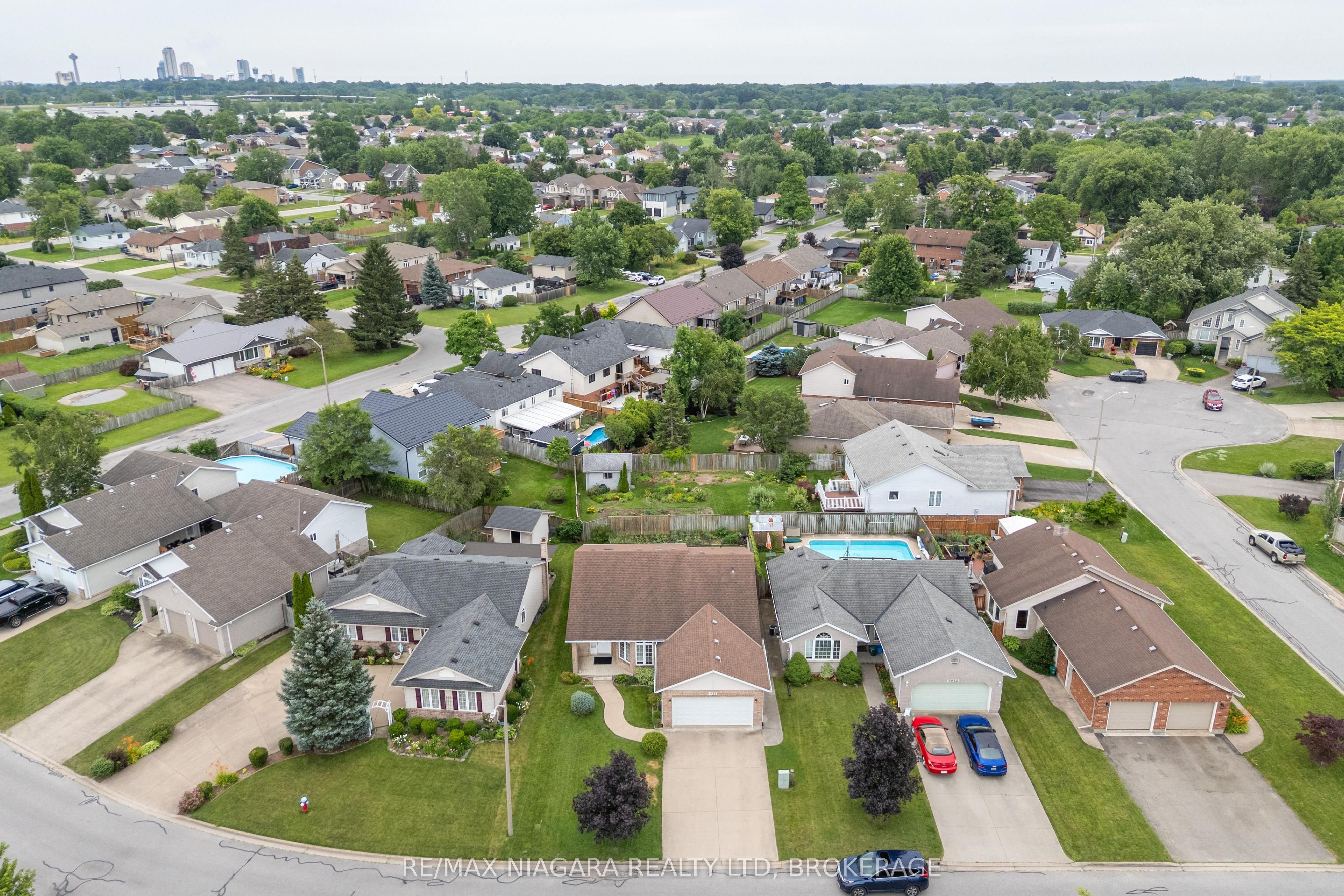 8034 Pinellas Park Drive, Niagara Falls, ON L2H 3B2 photo 4